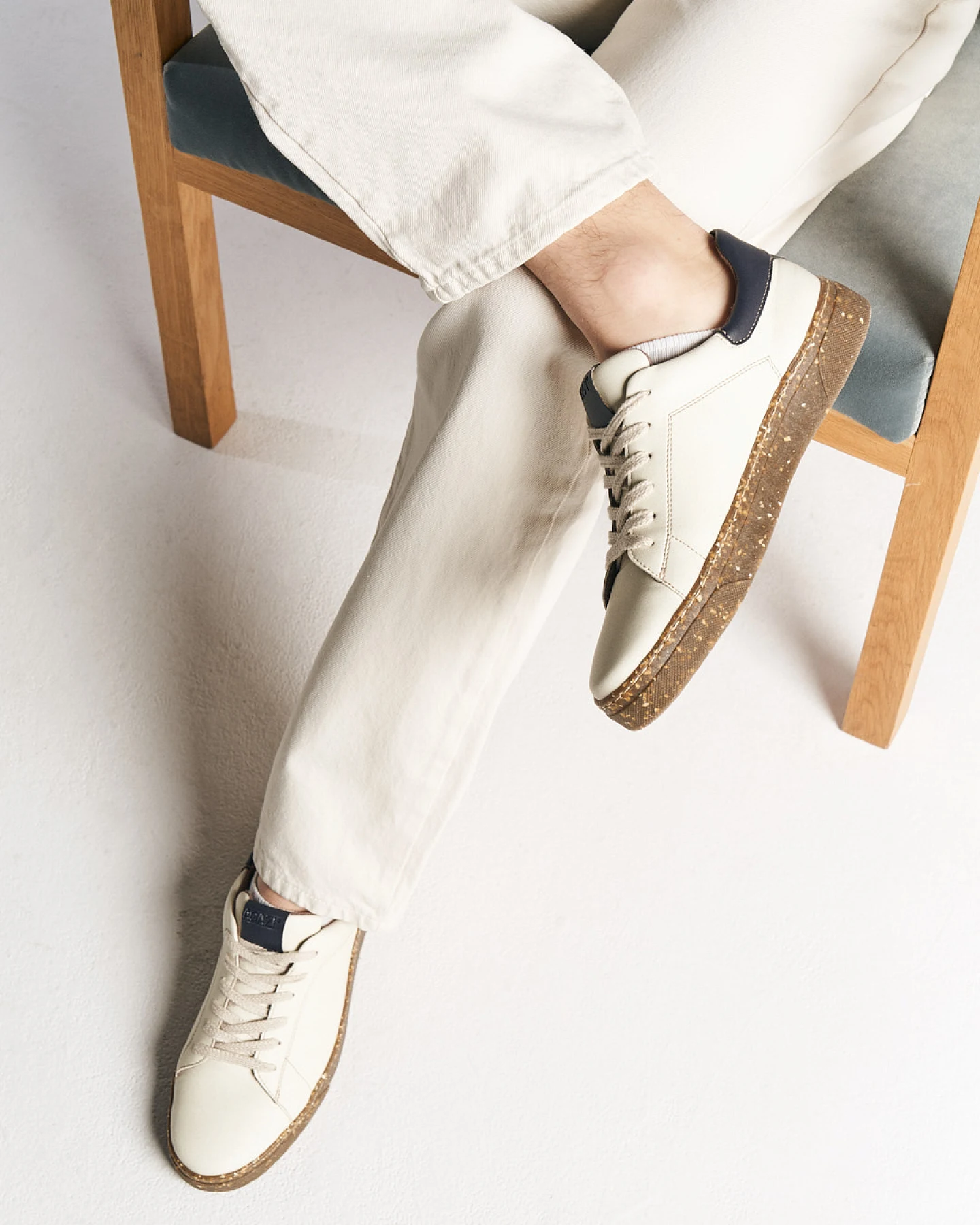 AGAZI Herren vegan Sneaker Jacob Beige + Marineblau – Ansicht 2