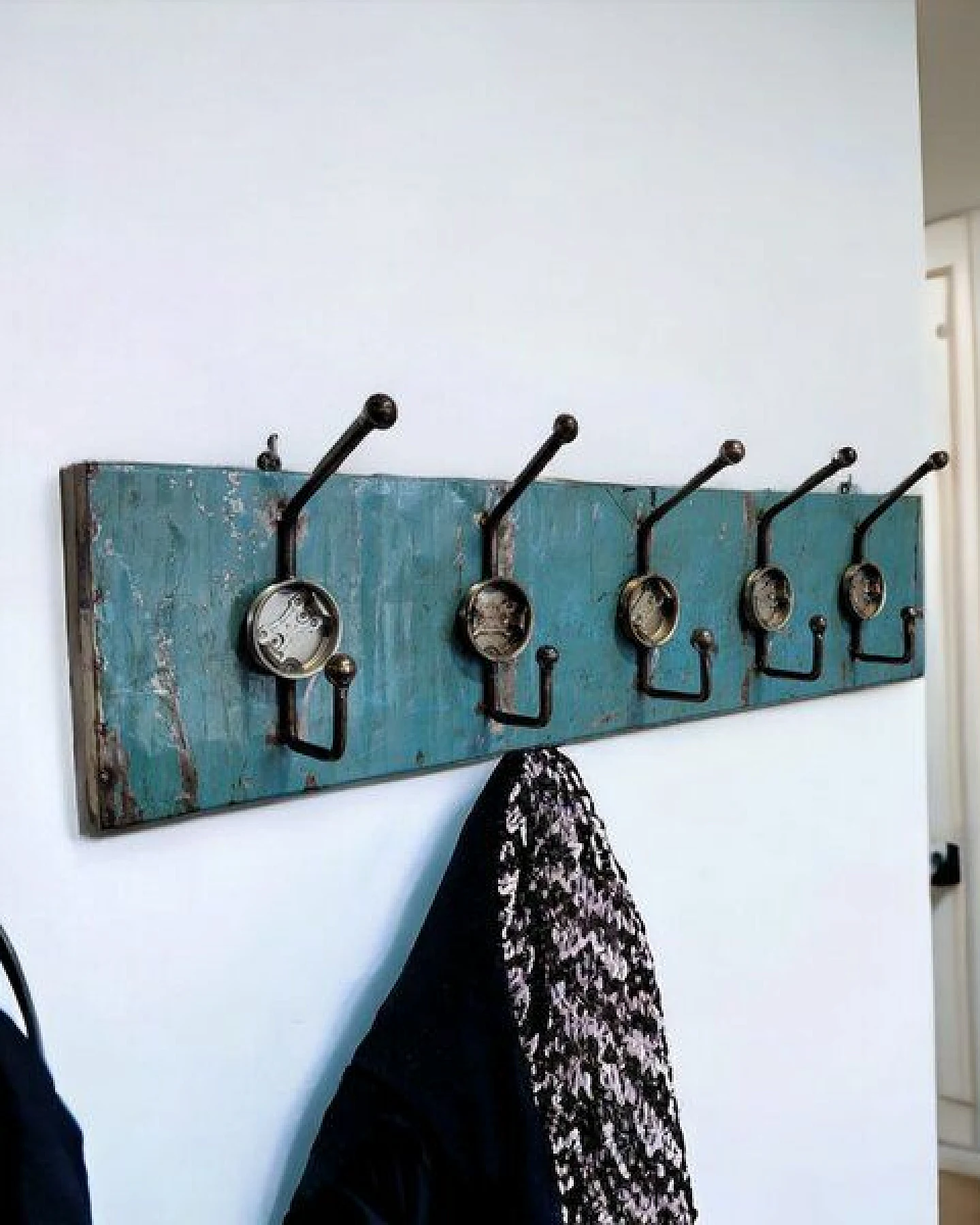 Moogoo Creative Africa Garderobe -5 Haken- recycelte Ölfässer - Post-Oil Upcycling – Ansicht 3