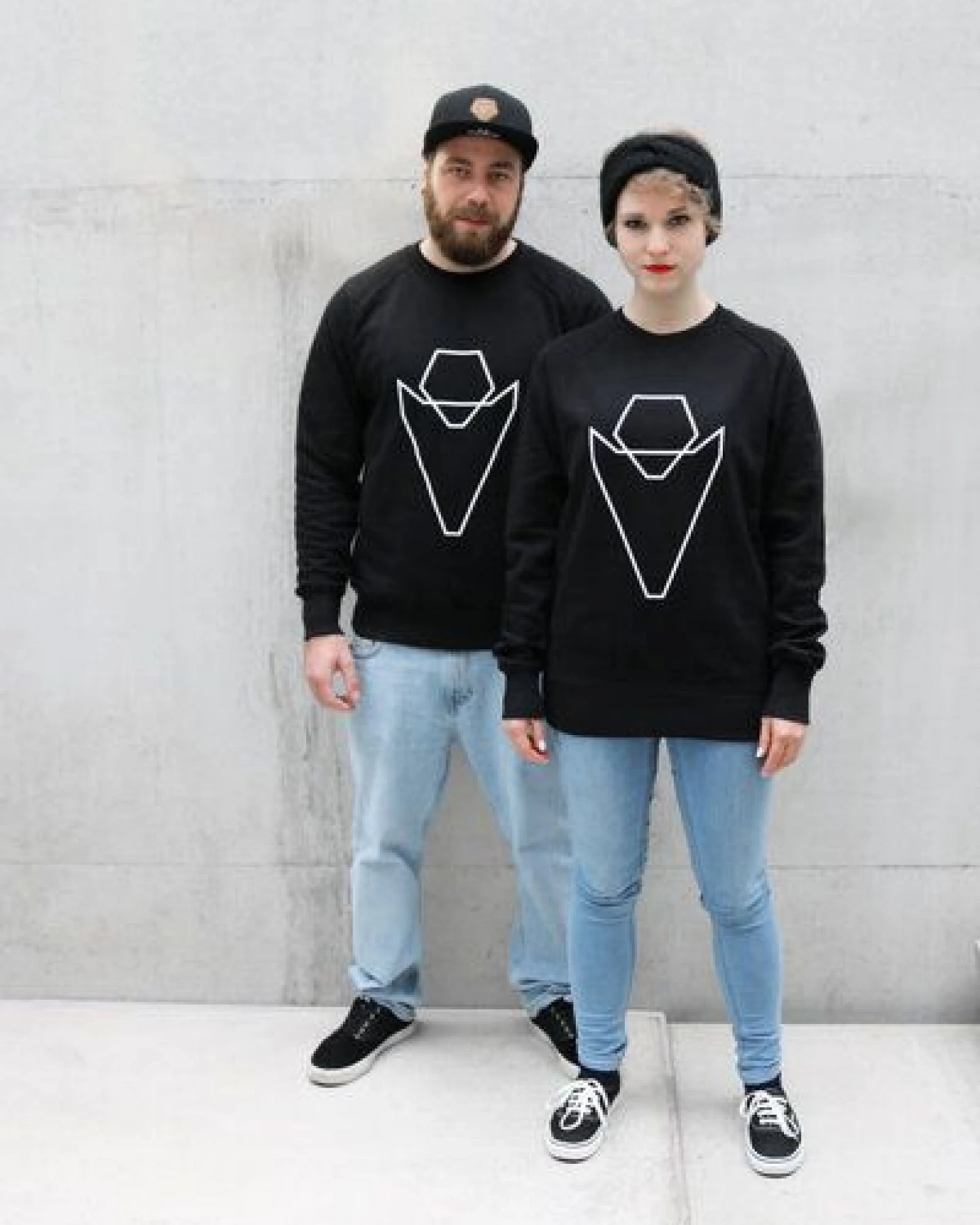 Pullover Grafikherz Unisex black VEROIKON – Ansicht 2