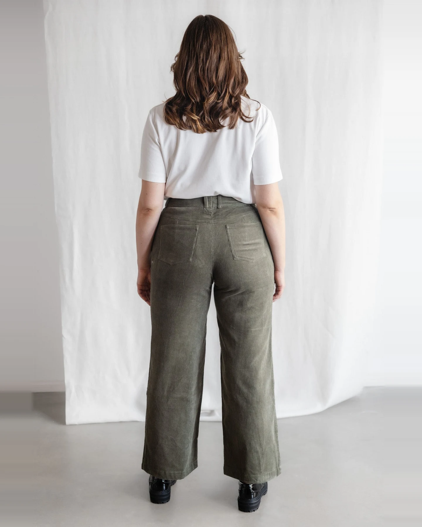 Jyoti - Fair Works Damen vegan Hose Tushar Pistazie Grün – Ansicht 2