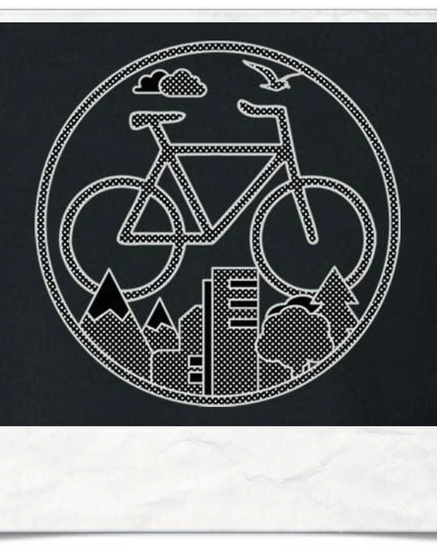 Picopoc Fahrrad / Stadt & Natur, Berge & Bäume T-Shirt in Schwarz & Weiß – Ansicht 2