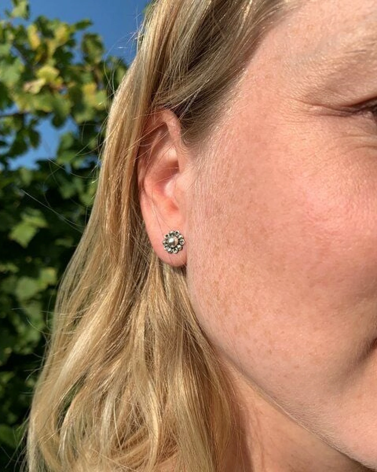 pakilia Silber Ohrstecker Blümchen Fair-Trade und handmade – Ansicht 4