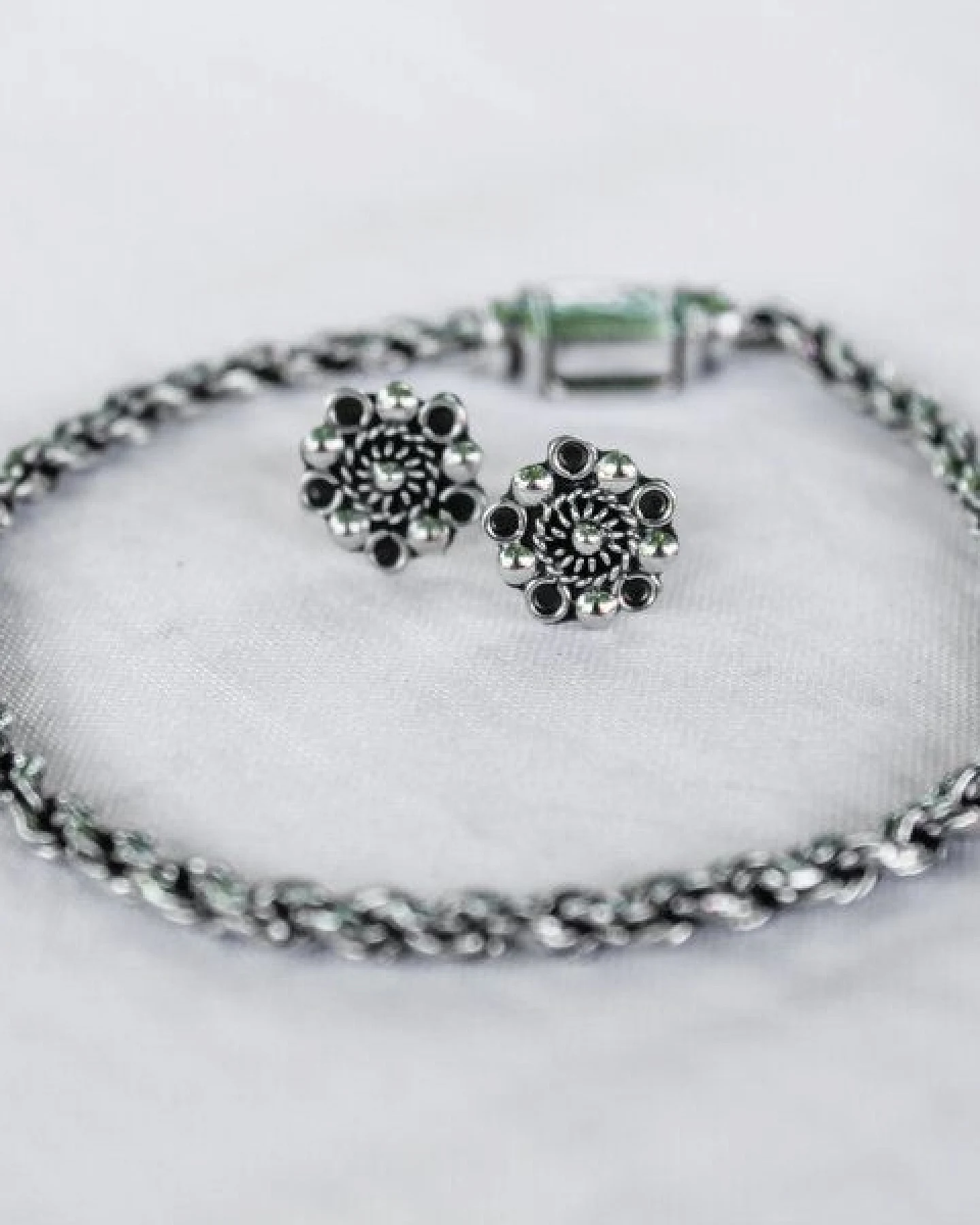 pakilia Silber Ohrstecker Kugel Kordel Fair-Trade und handmade – Ansicht 2