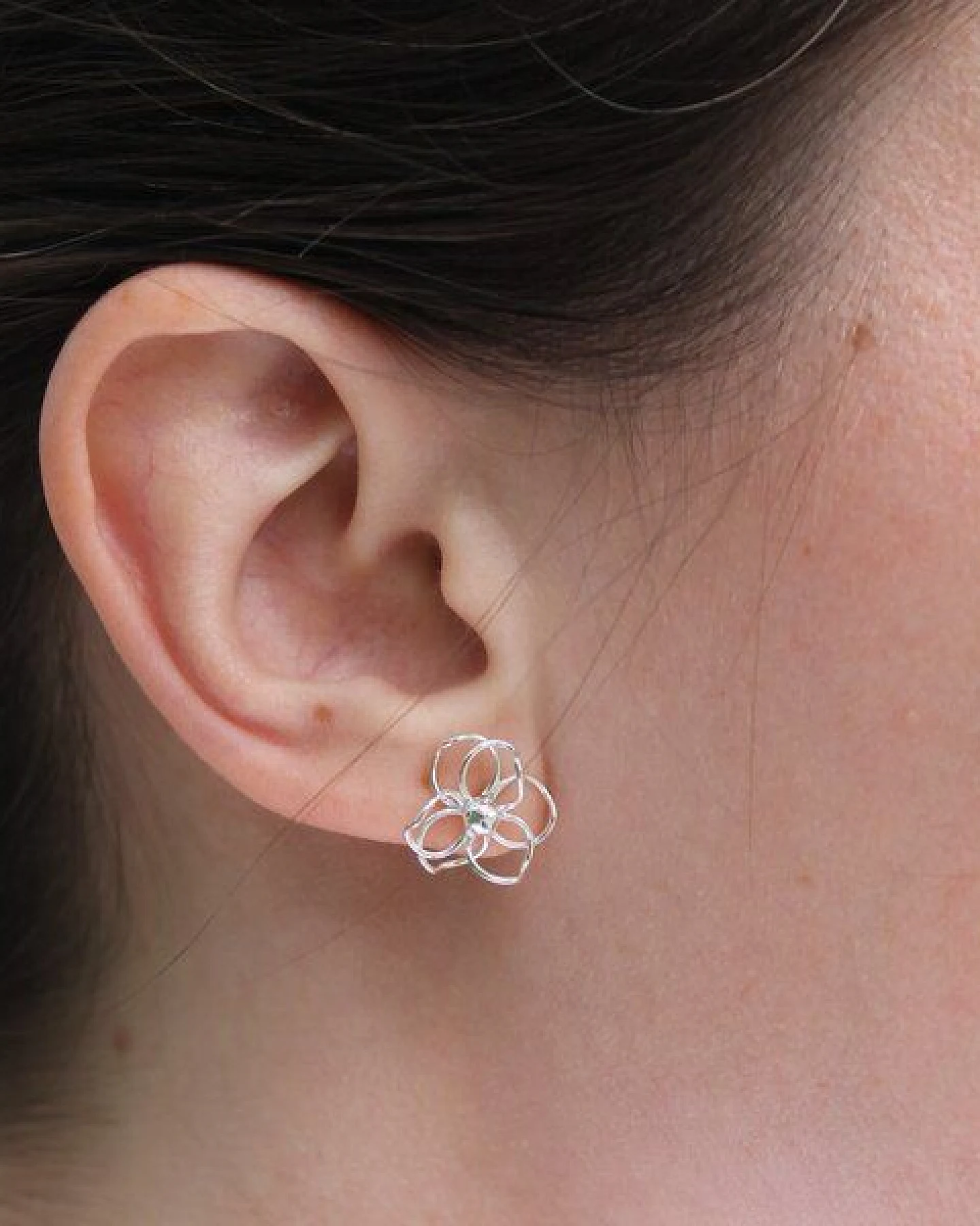 pakilia Silber Ohrstecker Blütenblätter Fair-Trade und handmade – Ansicht 3