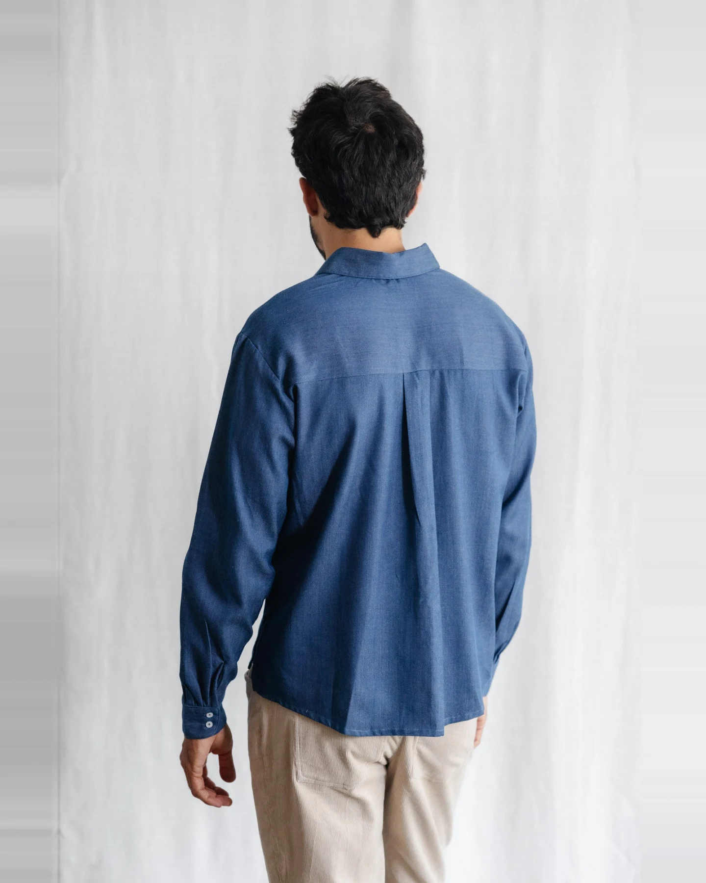 Jyoti Fair Works Herren vegan Hemd Nakshita Denim Blau – Ansicht 2