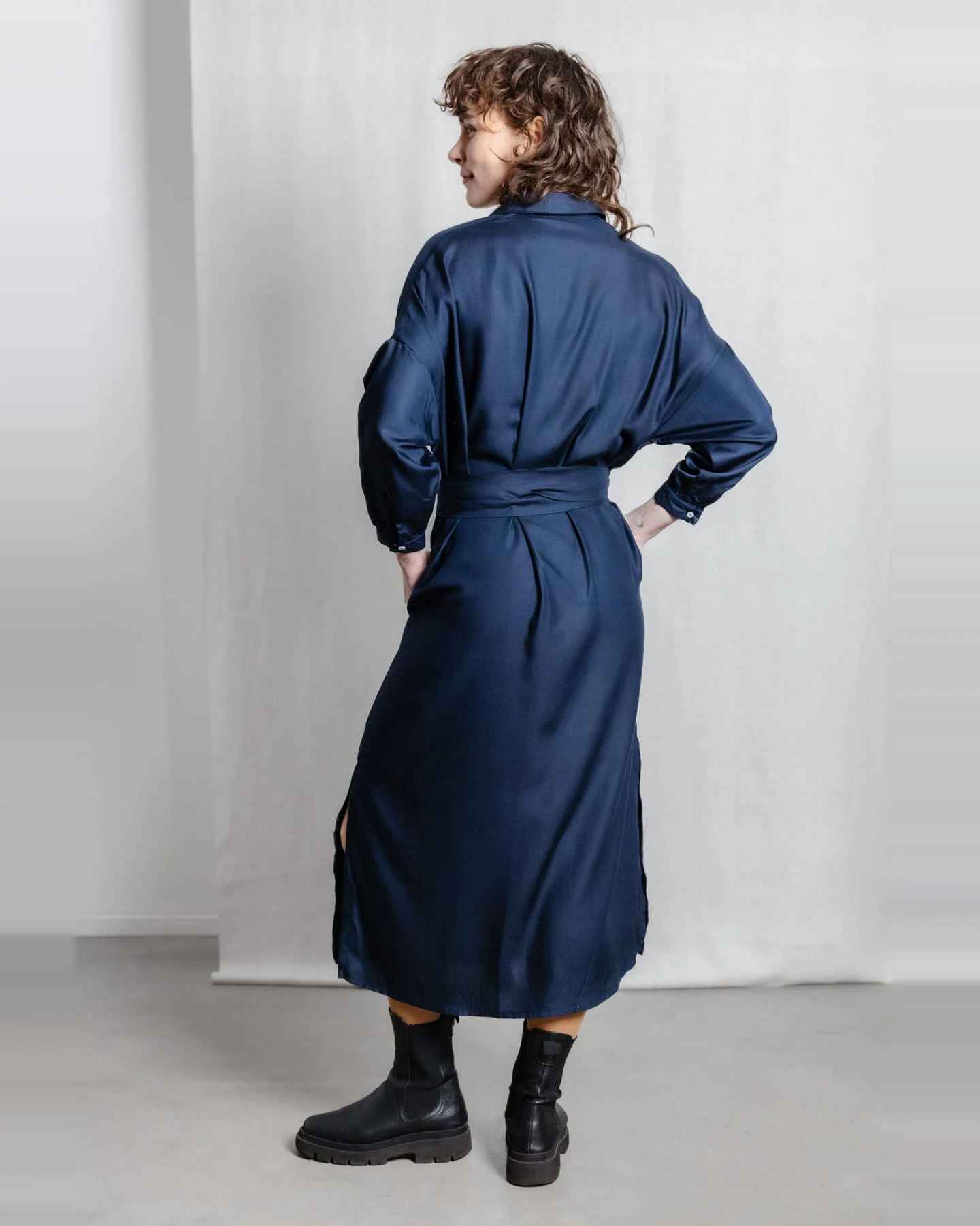 Jyoti - Fair Works Damen vegan Kleid Ananya Saphirblau – Ansicht 2