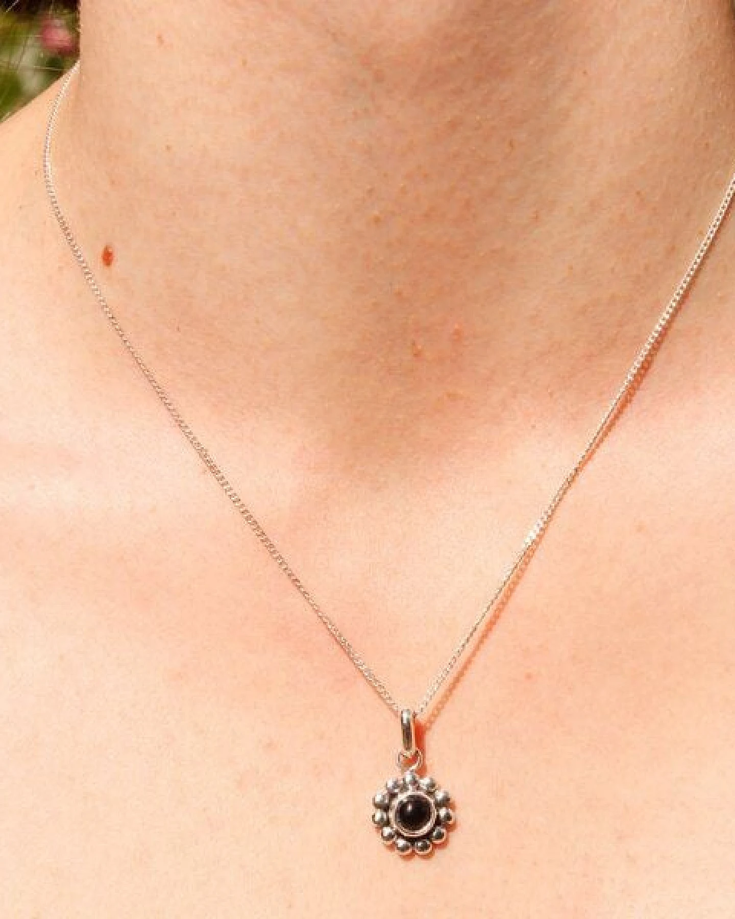pakilia Silber Kette Blumen Obsidian Fair-Trade und handmade – Ansicht 4