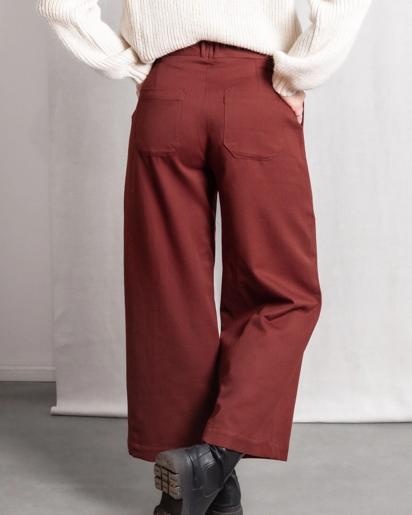 Jyoti - Fair Works Damen vegan Hose Damini Henna Rot – Ansicht 2