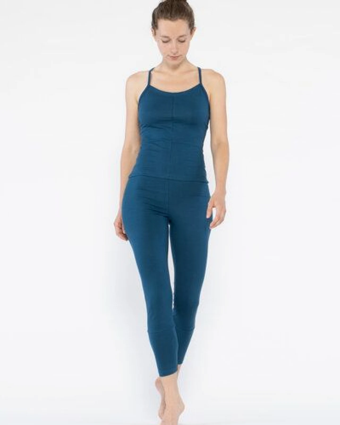 YOIQI Yoga Einteiler Jumpsuit aus biologischer Baumwolle – Ansicht 2