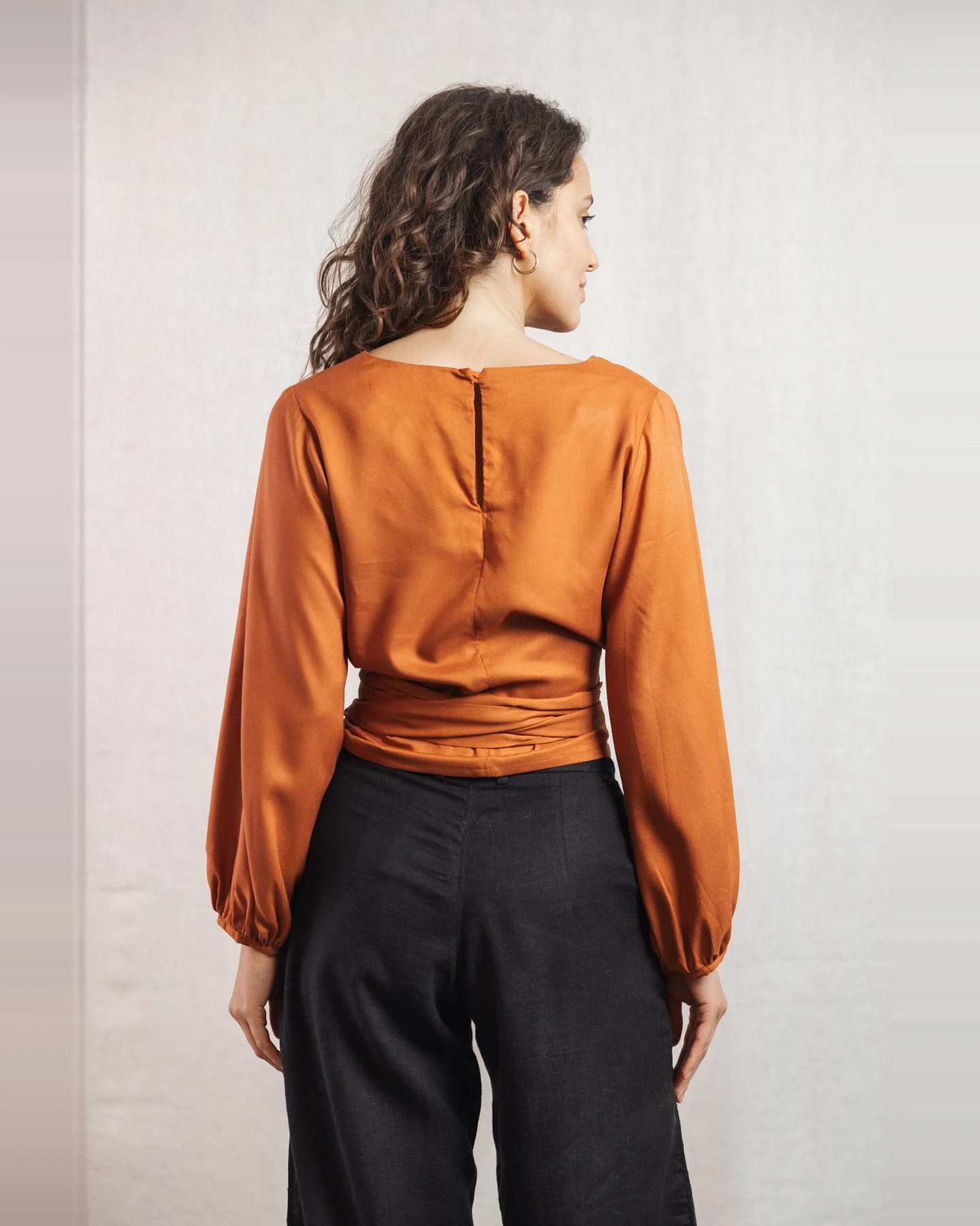 Jyoti - Fair Works Damen vegan Bluse Prasoon Rost – Ansicht 2