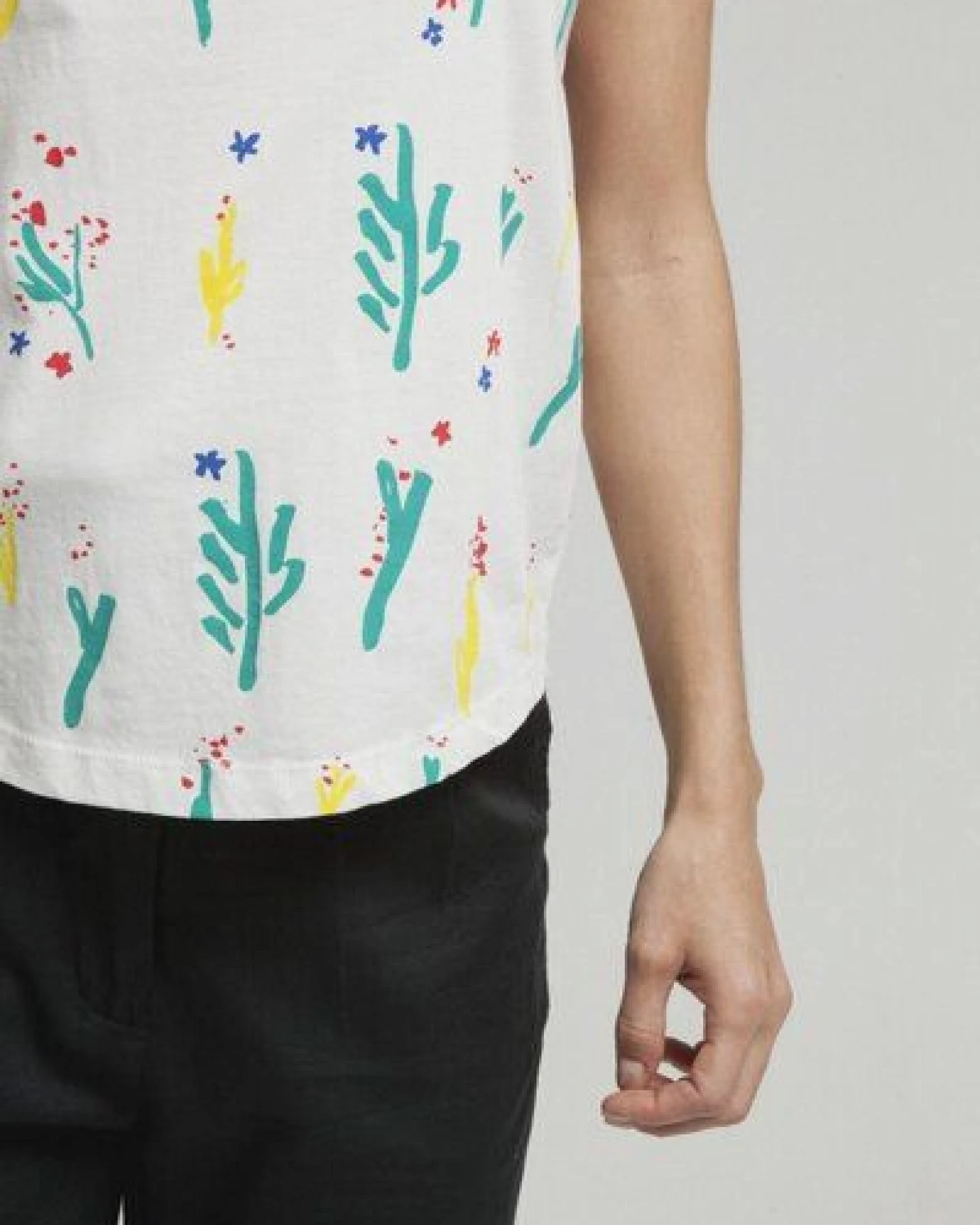 thinking mu Flowers White Shirt - Pol Montserrat - Snow White – Ansicht 3