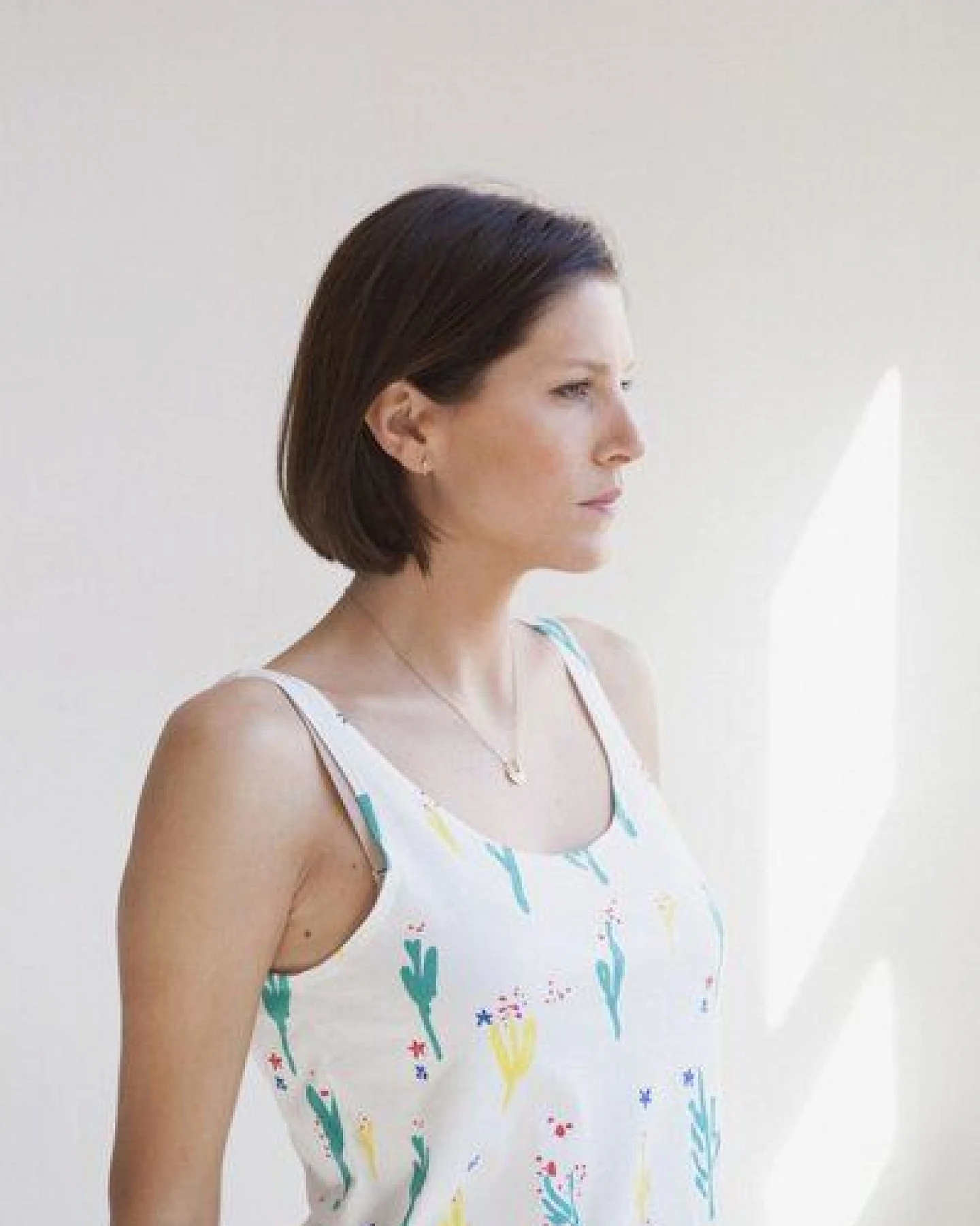 thinking mu Flowers White Shirt - Pol Montserrat - Snow White – Ansicht 4