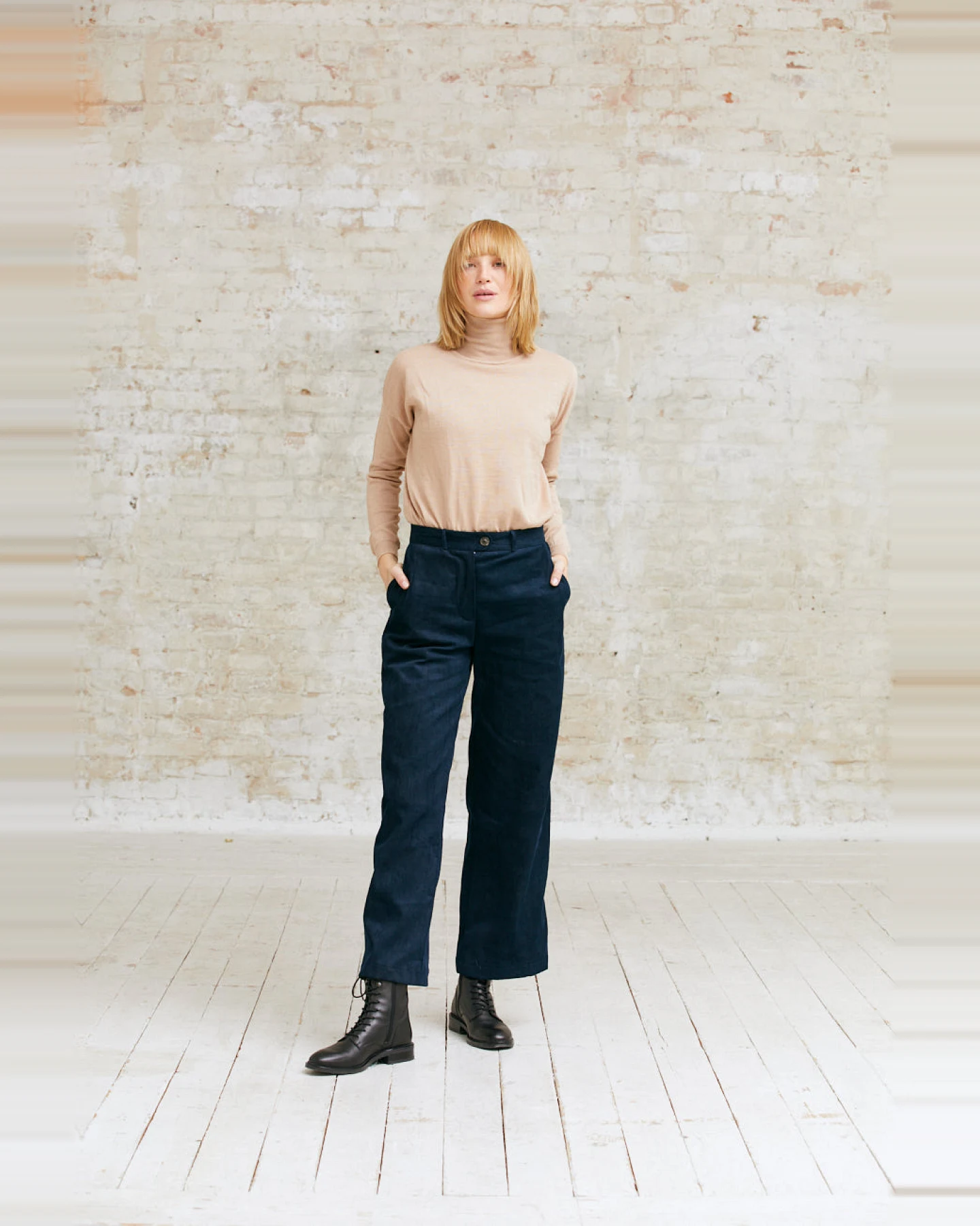 Jyoti Fair Works Damen vegan Hose Suhrutam Nachtblau – Ansicht 2