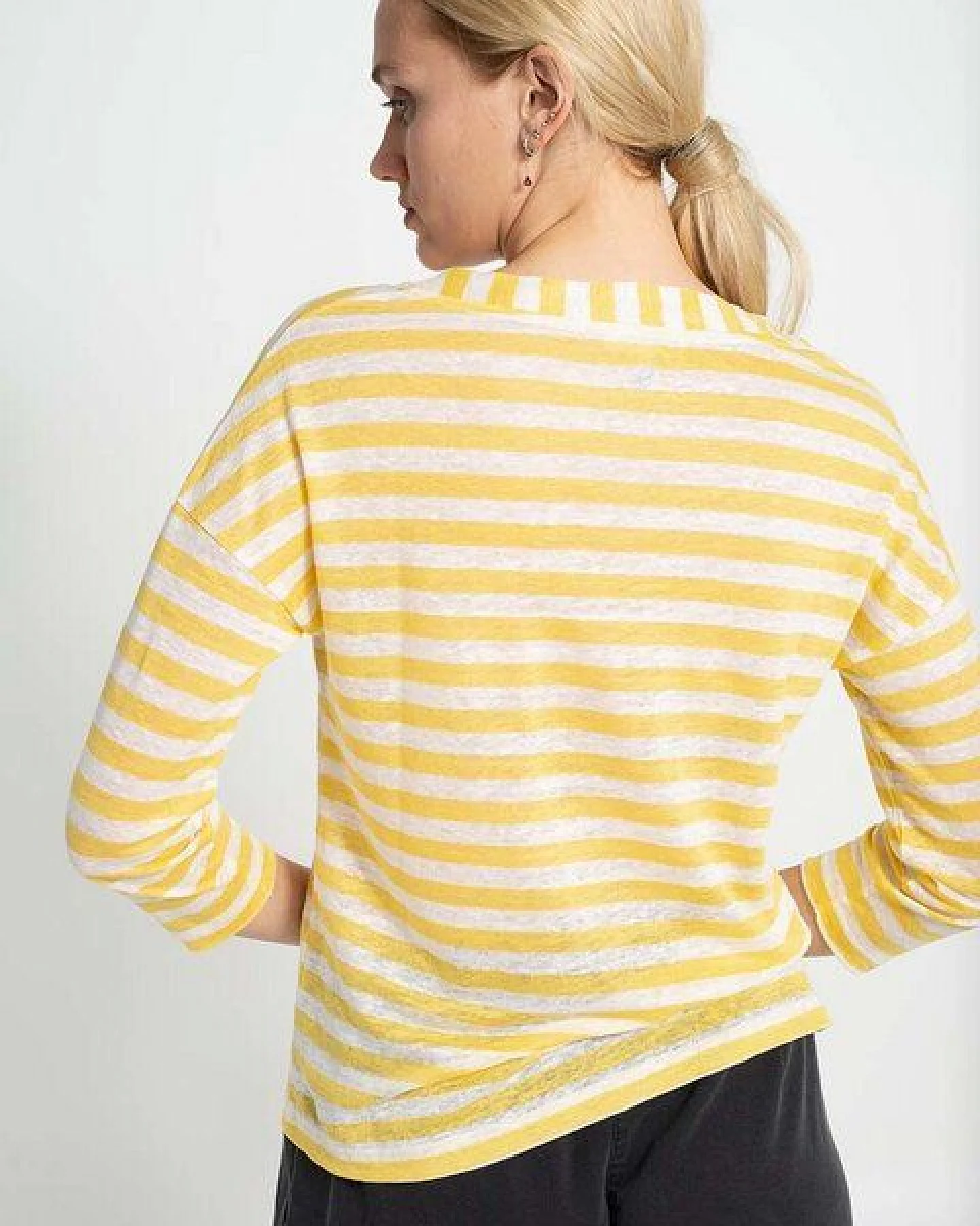 Alma & Lovis Leinenshirt im Regular-Fit aus Leinen – Ansicht 2