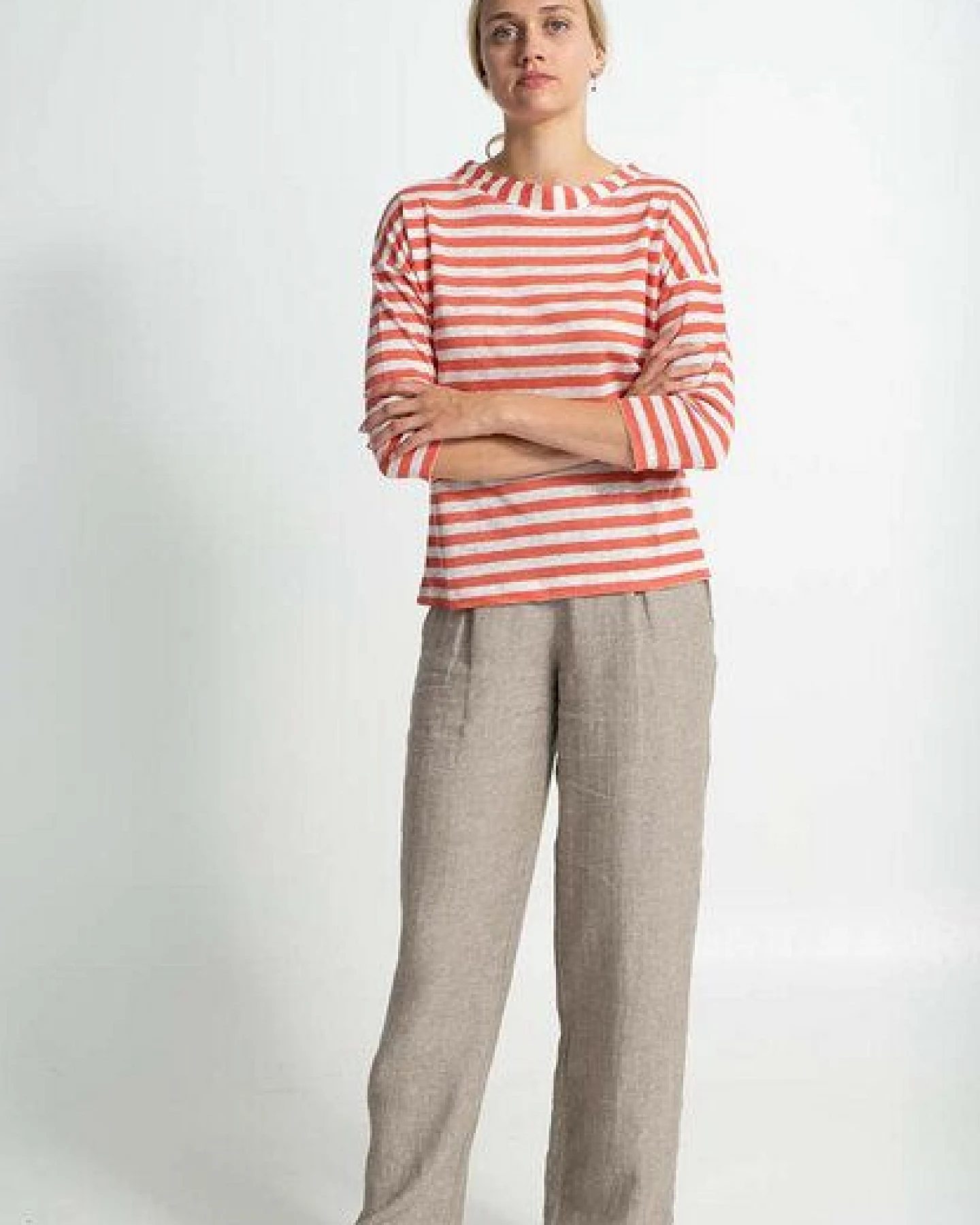 Alma & Lovis Leinenshirt im Regular-Fit aus Leinen – Ansicht 2