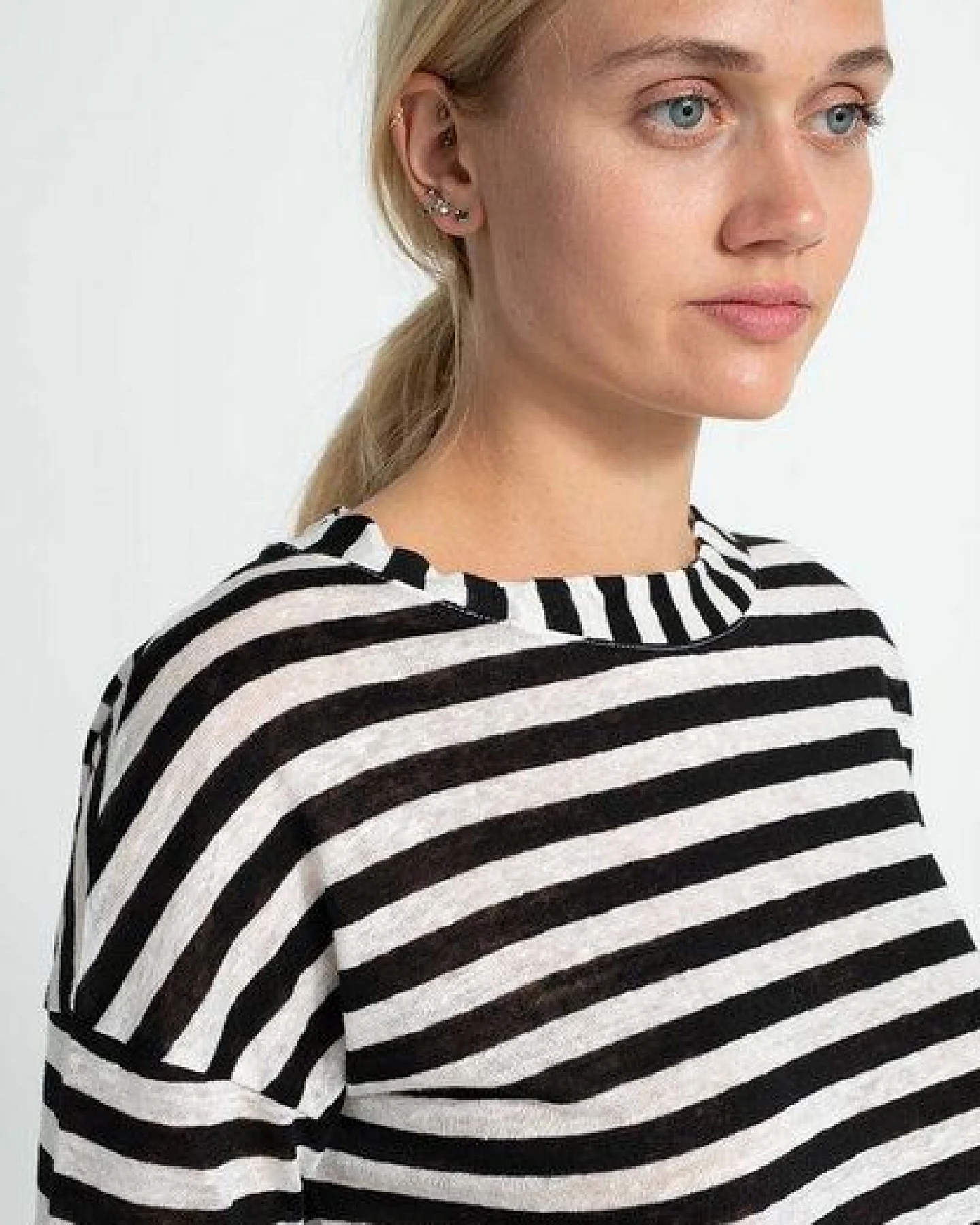 Alma & Lovis Leinenshirt im Regular-Fit aus Leinen – Ansicht 2