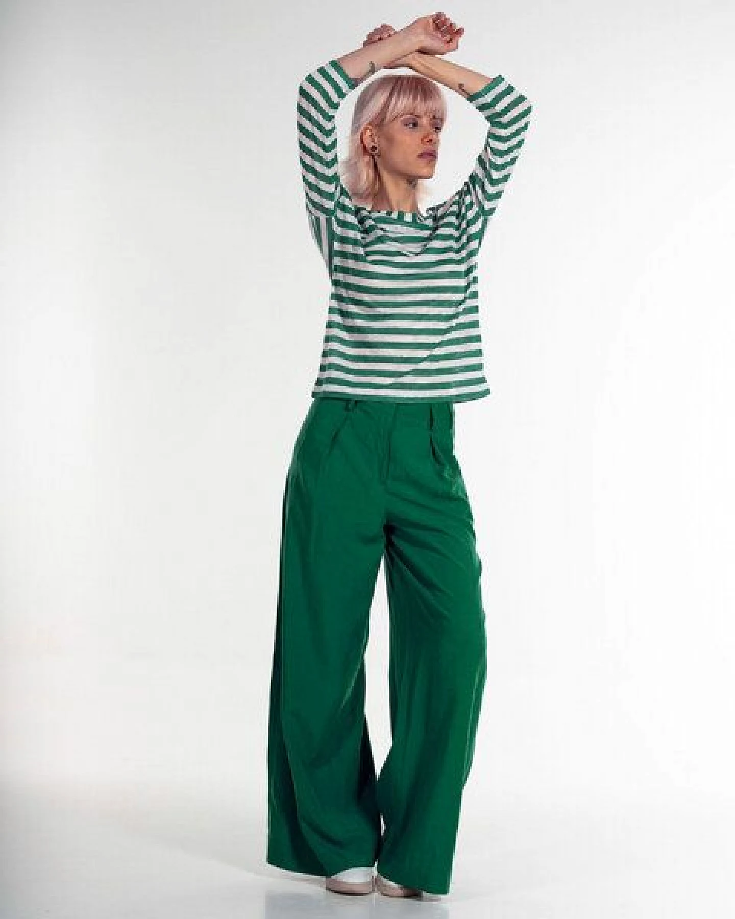 Alma & Lovis Leinenshirt im Regular-Fit aus Leinen – Ansicht 2