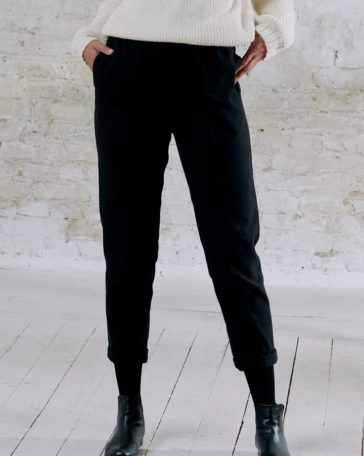 Jyoti - Fair Works Damen vegan Hose Laharim Schwarz
