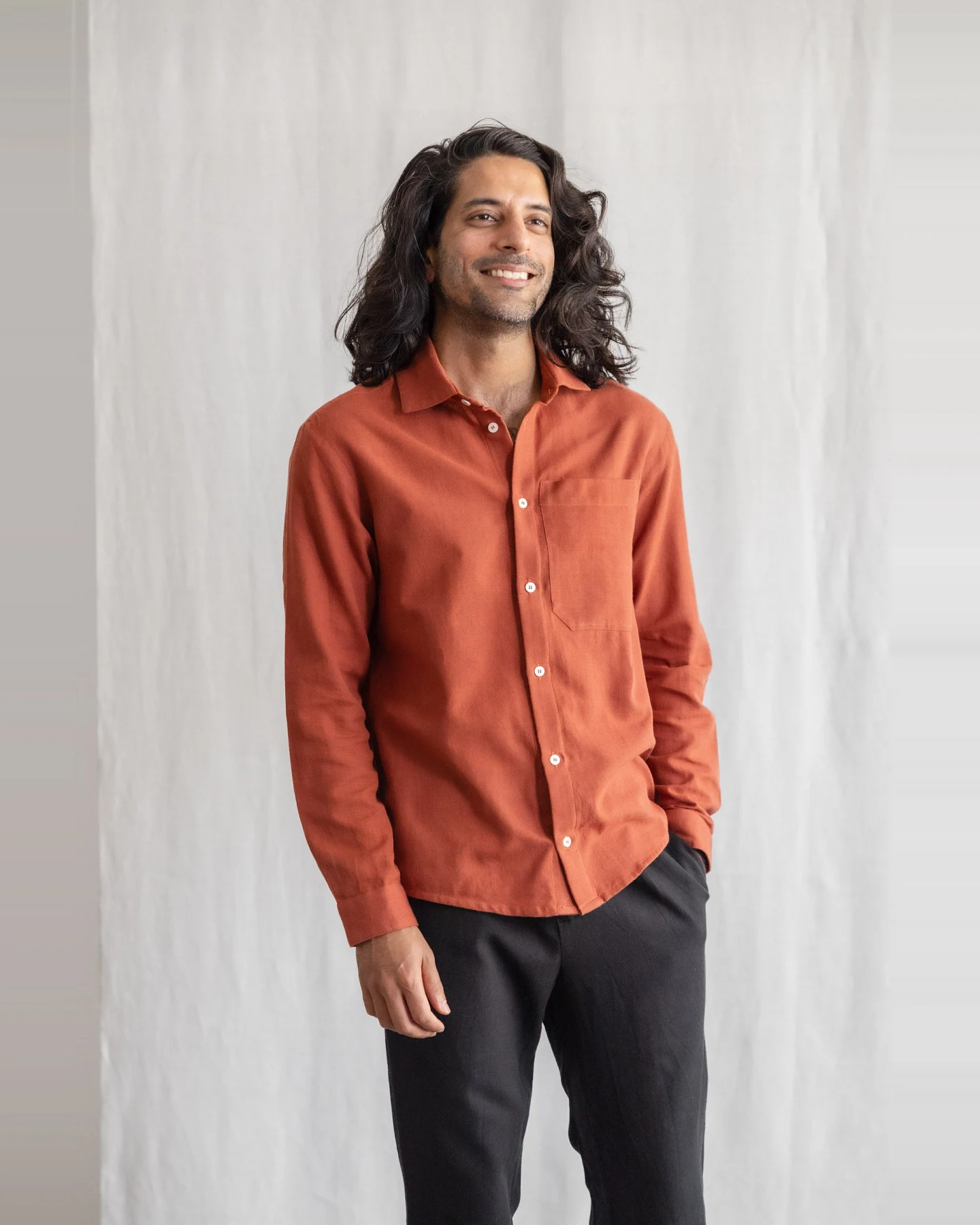 Jyoti Fair Works Herren vegan Hemd Jwala Mahagoni Rot – Ansicht 2