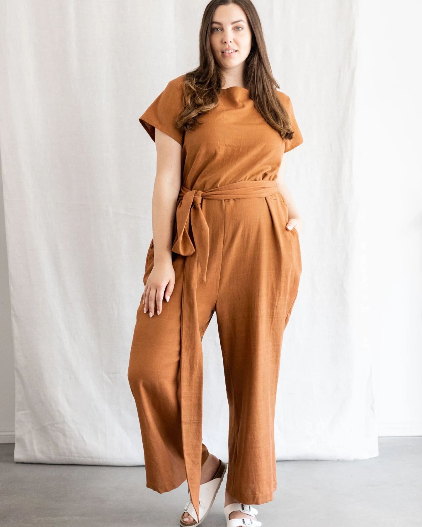 Jyoti - Fair Works Damen vegan Jumpsuit Nirav Haselnuss – Ansicht 2