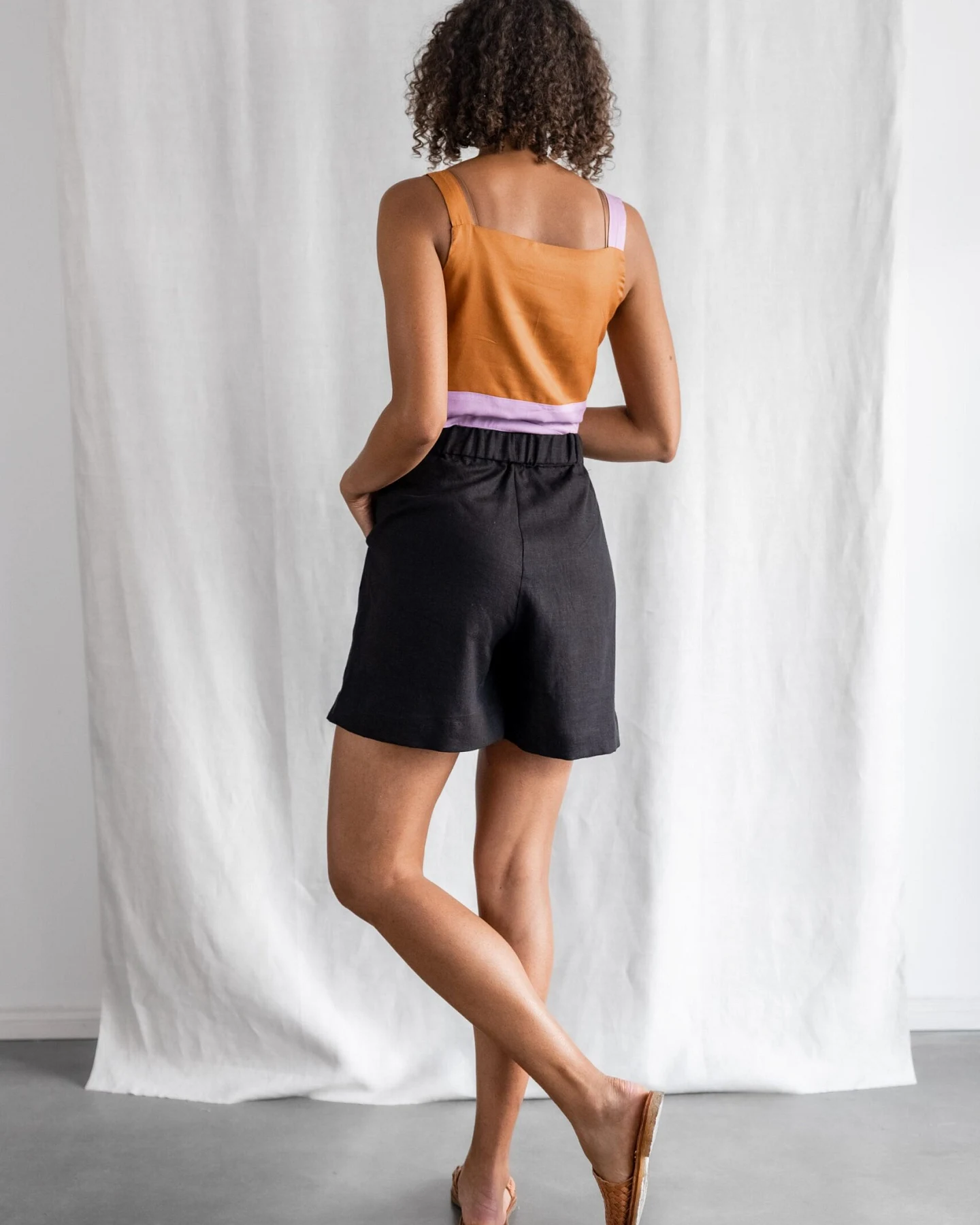 Jyoti - Fair Works Damen vegan Shorts Sitaar Schwarz – Ansicht 2
