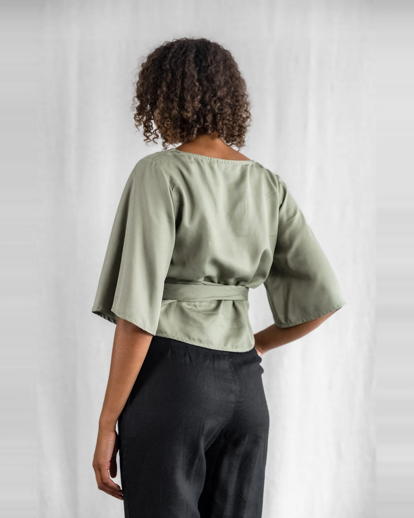 Jyoti Fair Works Damen vegan Bluse Vasanta Matcha Grün – Ansicht 2