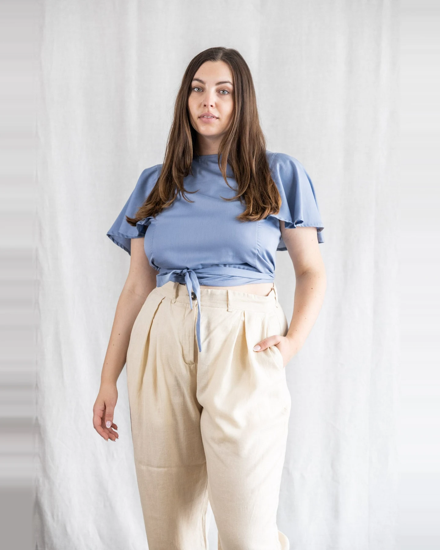 Jyoti Fair Works Damen vegan Wickelbluse Neeraj Blau – Ansicht 2