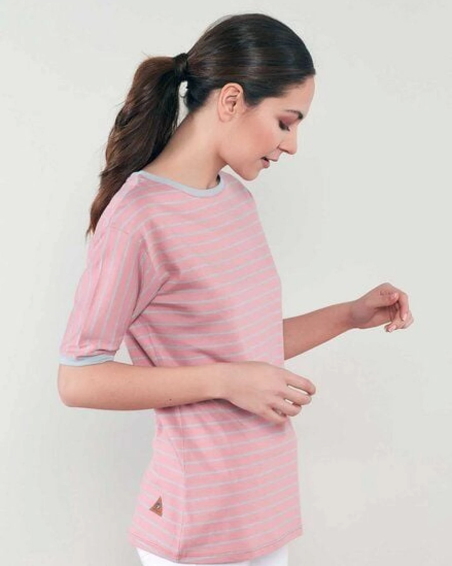 ORGANICATION Gestreiftes Rundhals 1/2 Arm T-Shirt aus Bio-Baumwolle – Ansicht 4