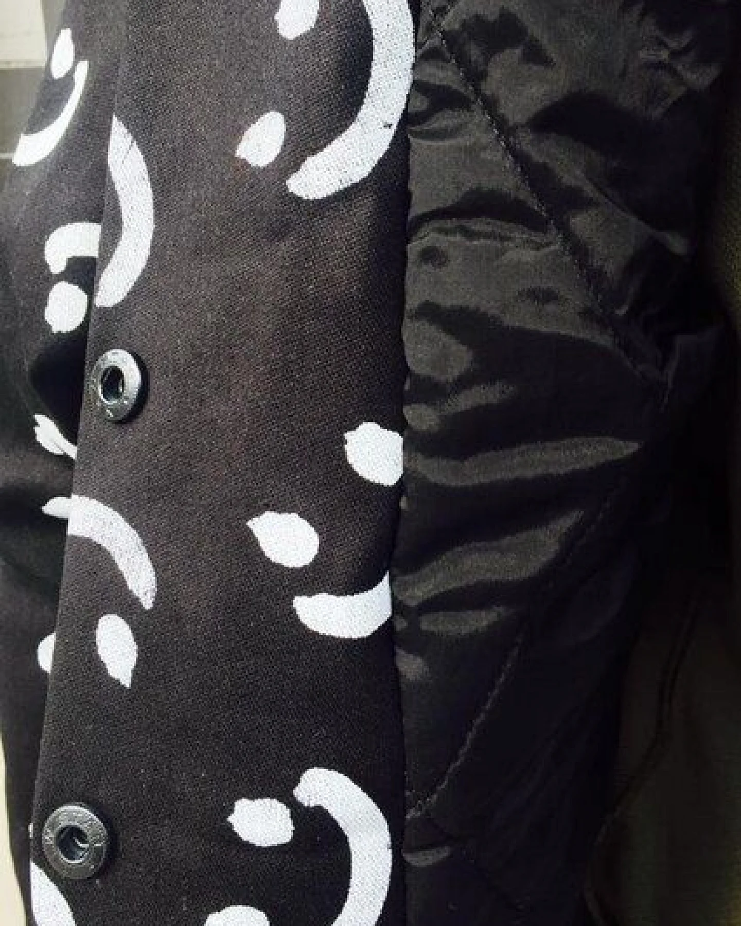 Iksi - XXII Streetwear Smiley Blouson – Ansicht 3
