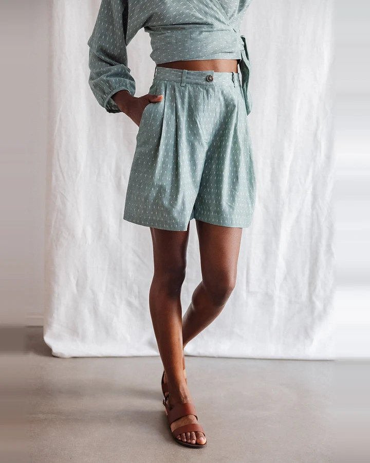 Jyoti Fair Works Damen vegan Shorts Kamalia Ikat Salbei