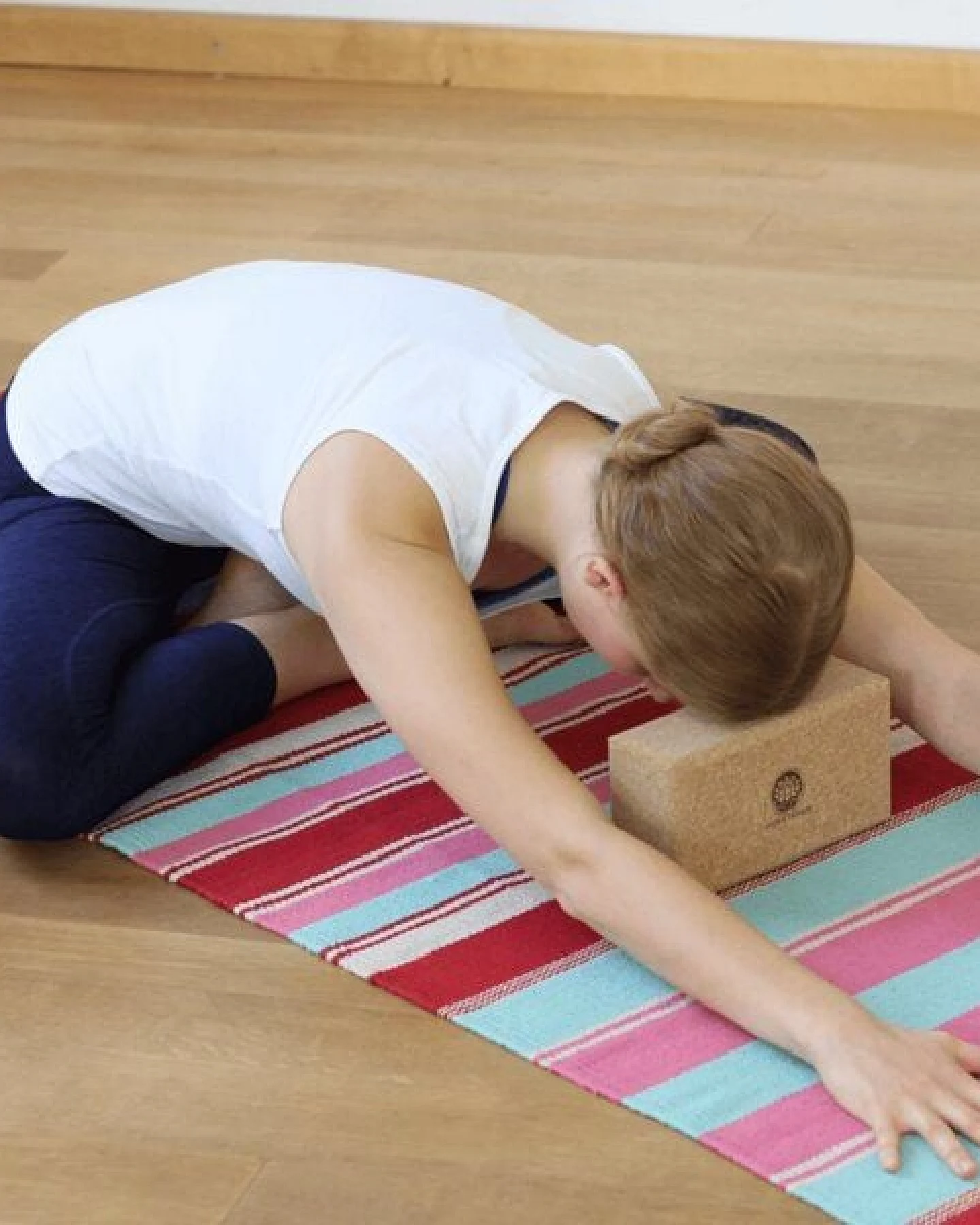 Yogablock KORK NATUR Standard Lotus Design® - 23x12x7,5 cm – Ansicht 4