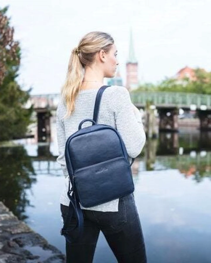 manbefair CITY RUCKSACK LOUISA Eco-Leder blau