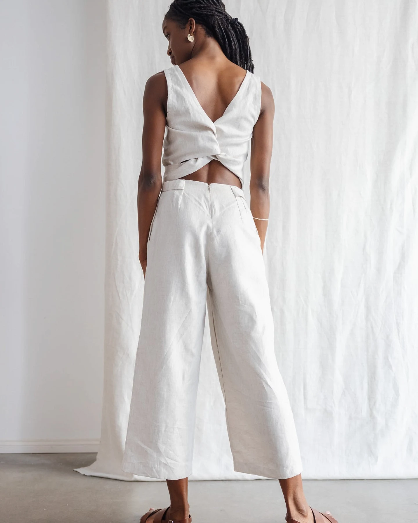 Jyoti Fair Works Damen vegan Jumpsuit Anusha Greige – Ansicht 2