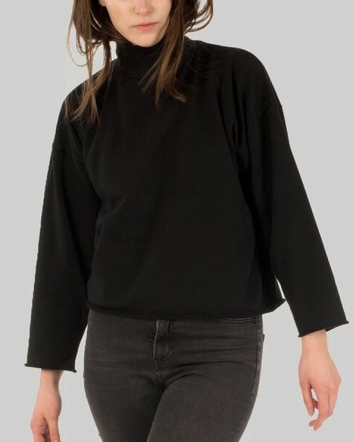 KOLO Berlin Kragenpullover Lil aus Bio-Baumwolle - schwarz / frost - unisex