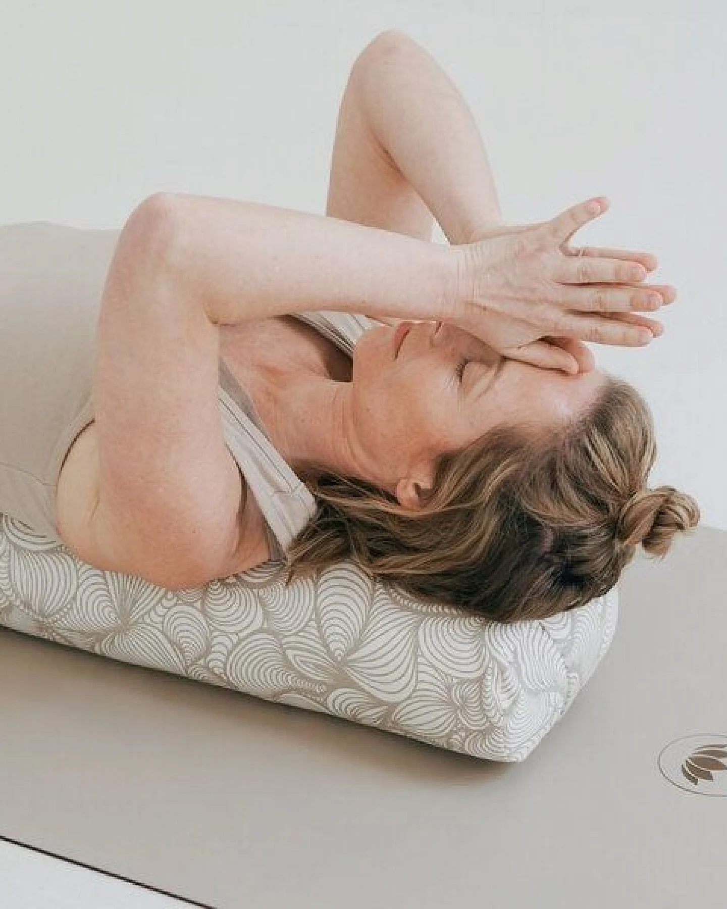 Lotuscrafts BIO Yoga Bolster RESTORATIVE S mit weicher Kapokwolle gefüllt – Ansicht 2