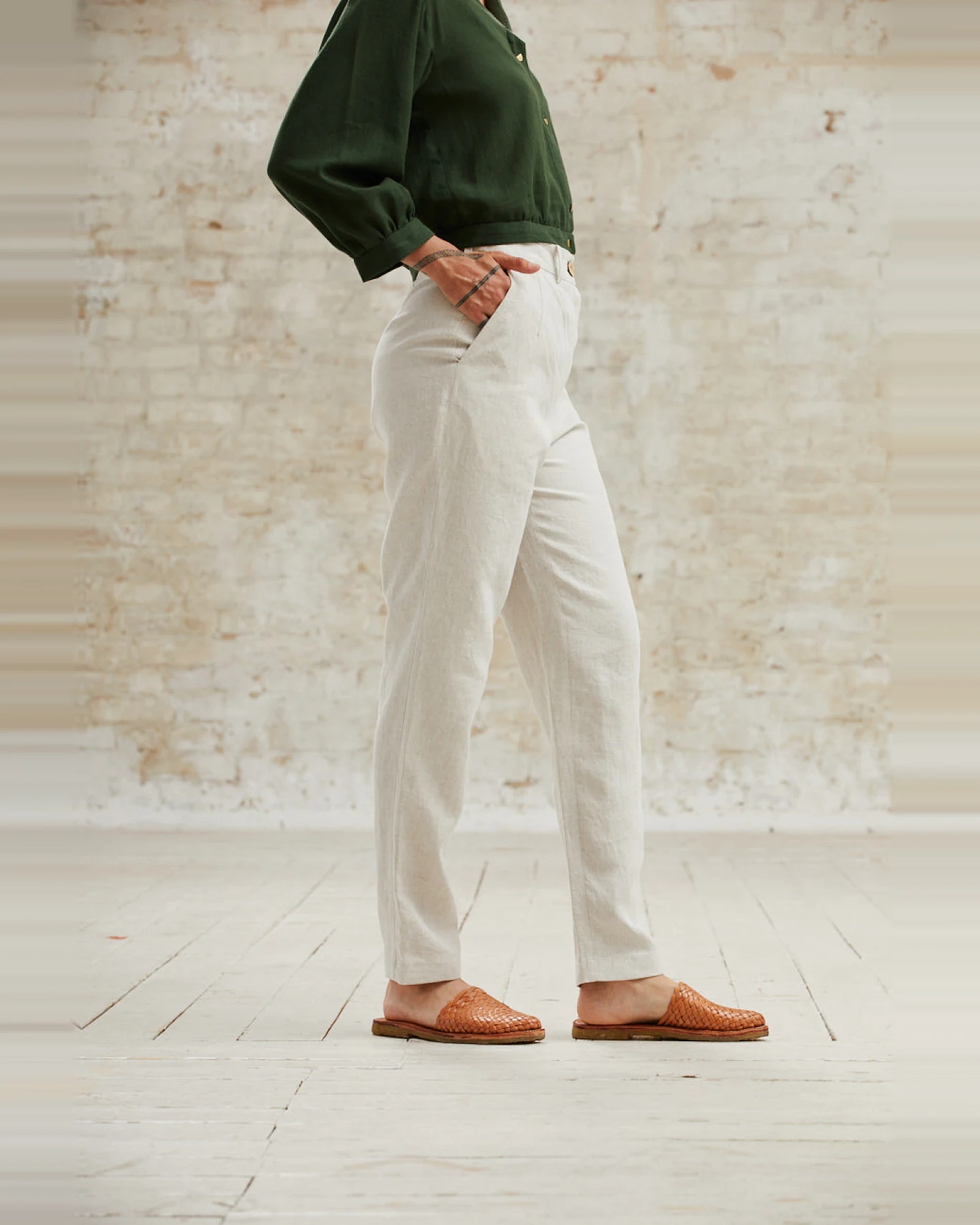 Jyoti - Fair Works Damen vegan Hose Suhrut Greige – Ansicht 2