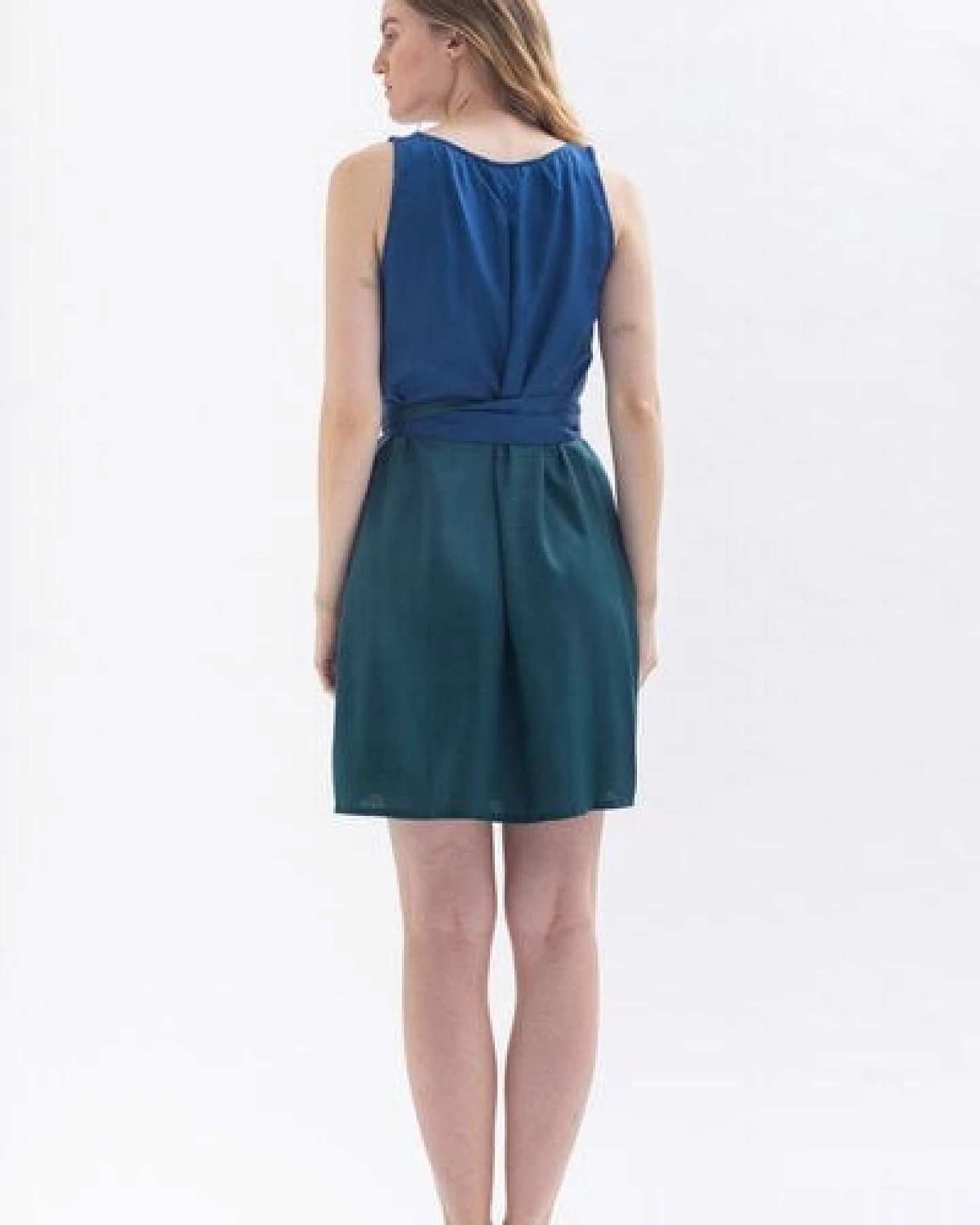Studio Hertzberg Tulpinaa Kleid blau grün – Ansicht 4