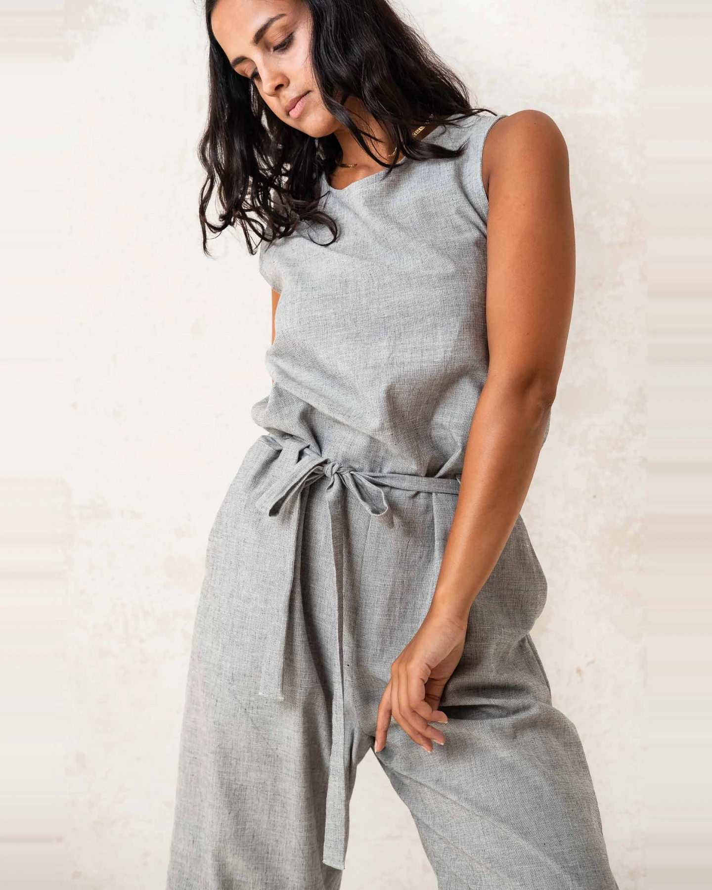Jyoti Fair Works Damen vegan Jumpsuit Jalina Hellgrau – Ansicht 2