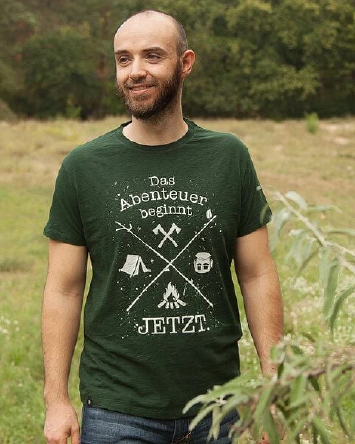 päfjes Das Abenteuer beginnt jetzt. - Fair gehandeltes Bio Männer T-Shirt - Slub Green