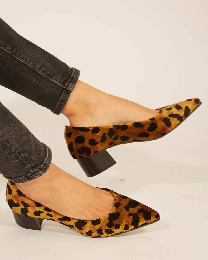 Momoc Damen vegan Pumps Leopard Ferox Midi Braun/Schwarz