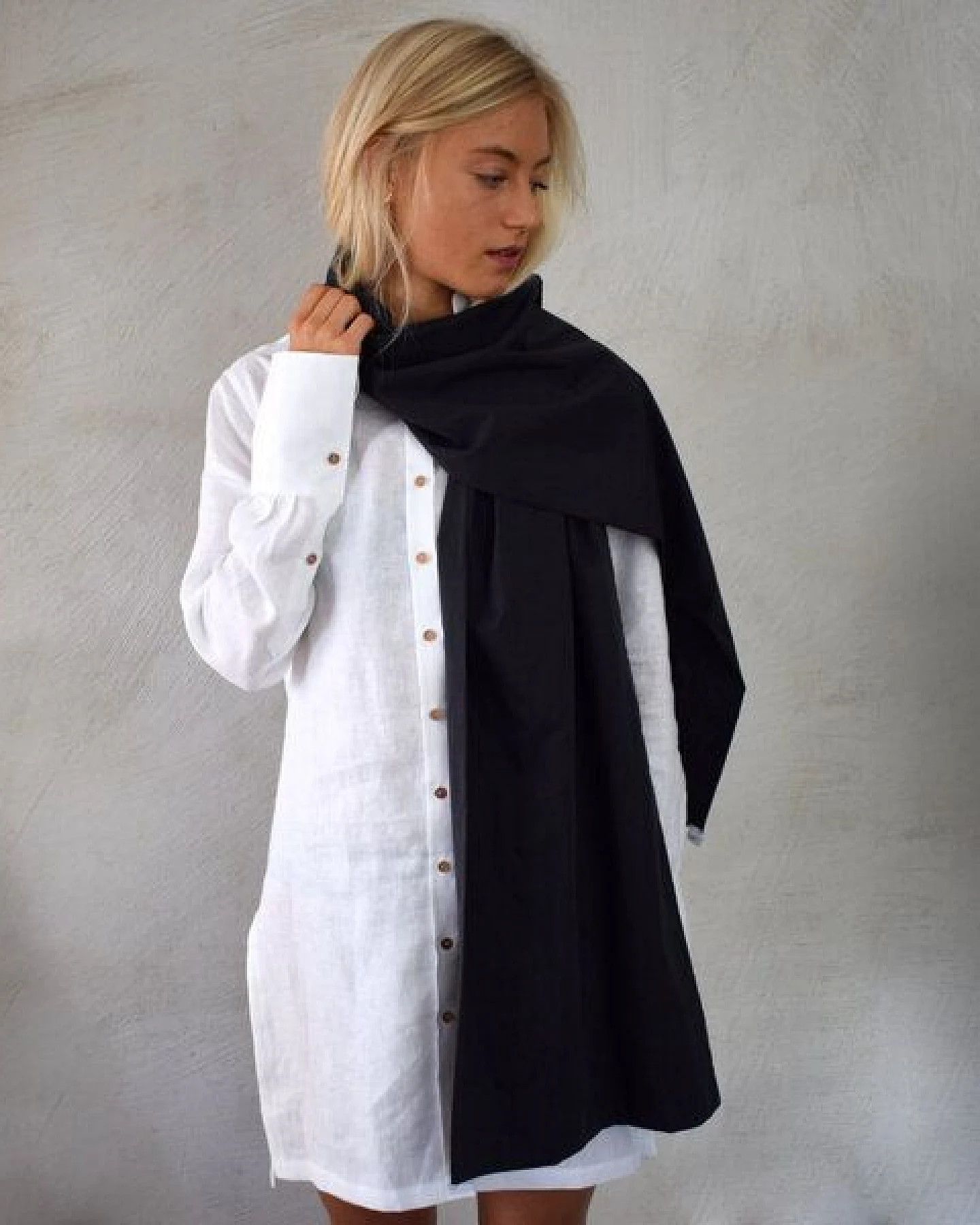 Lou-i Schal schwarz für Damen Made in Germany Feinste Bio Baumwolle – Ansicht 2