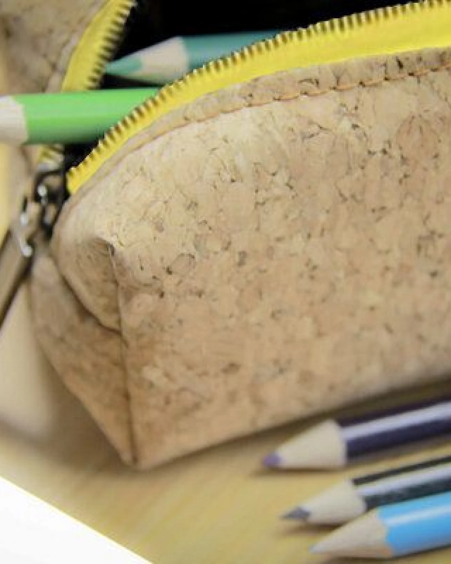 BY COPALA Federmappe Etui aus Kork, Tasche mit gelbem Reißverschluss - YZ – Ansicht 4