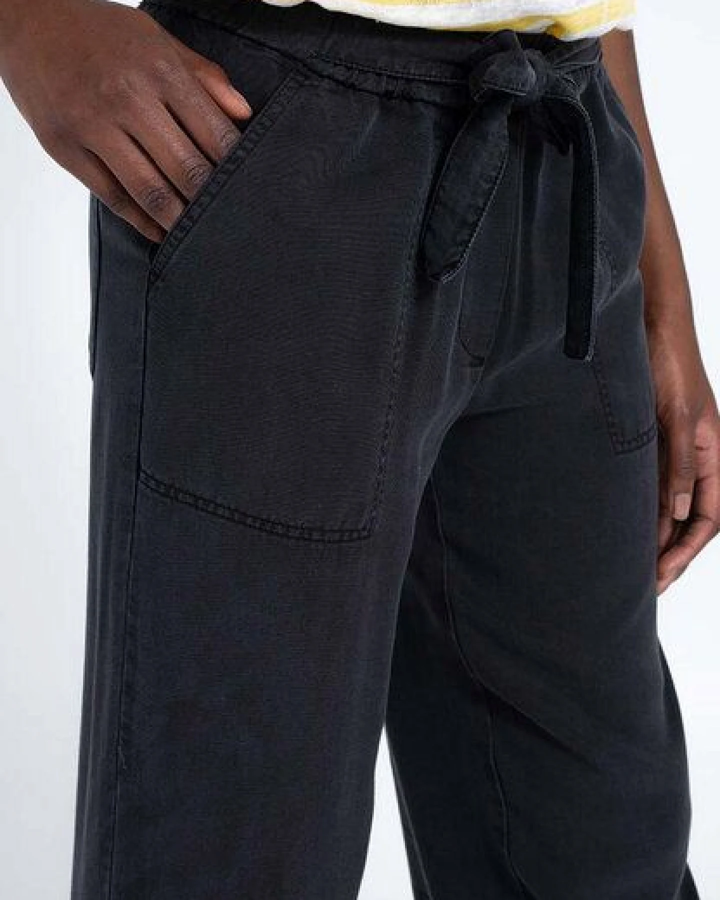 Alma & Lovis Marlenehose aus 100% Tencel – Ansicht 2