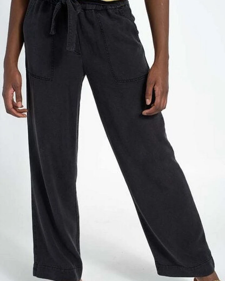 Alma & Lovis Marlenehose aus 100% Tencel