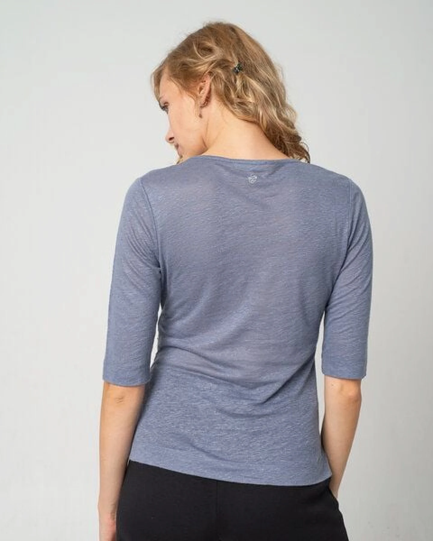 Alma & Lovis Shirt in Wickeloptik aus Leinen-Jersey – Ansicht 4