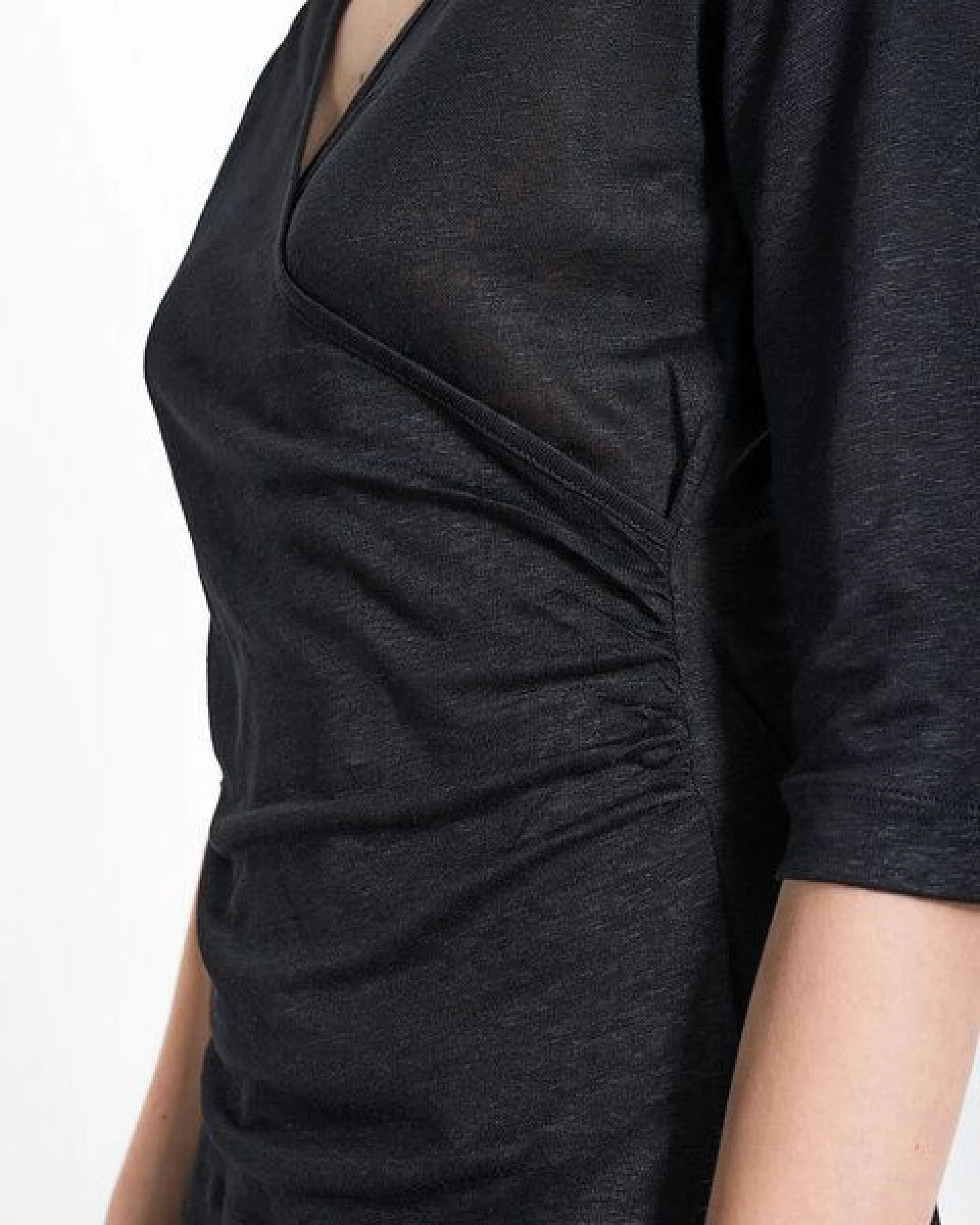 Alma & Lovis Shirt in Wickeloptik aus Leinen-Jersey – Ansicht 2