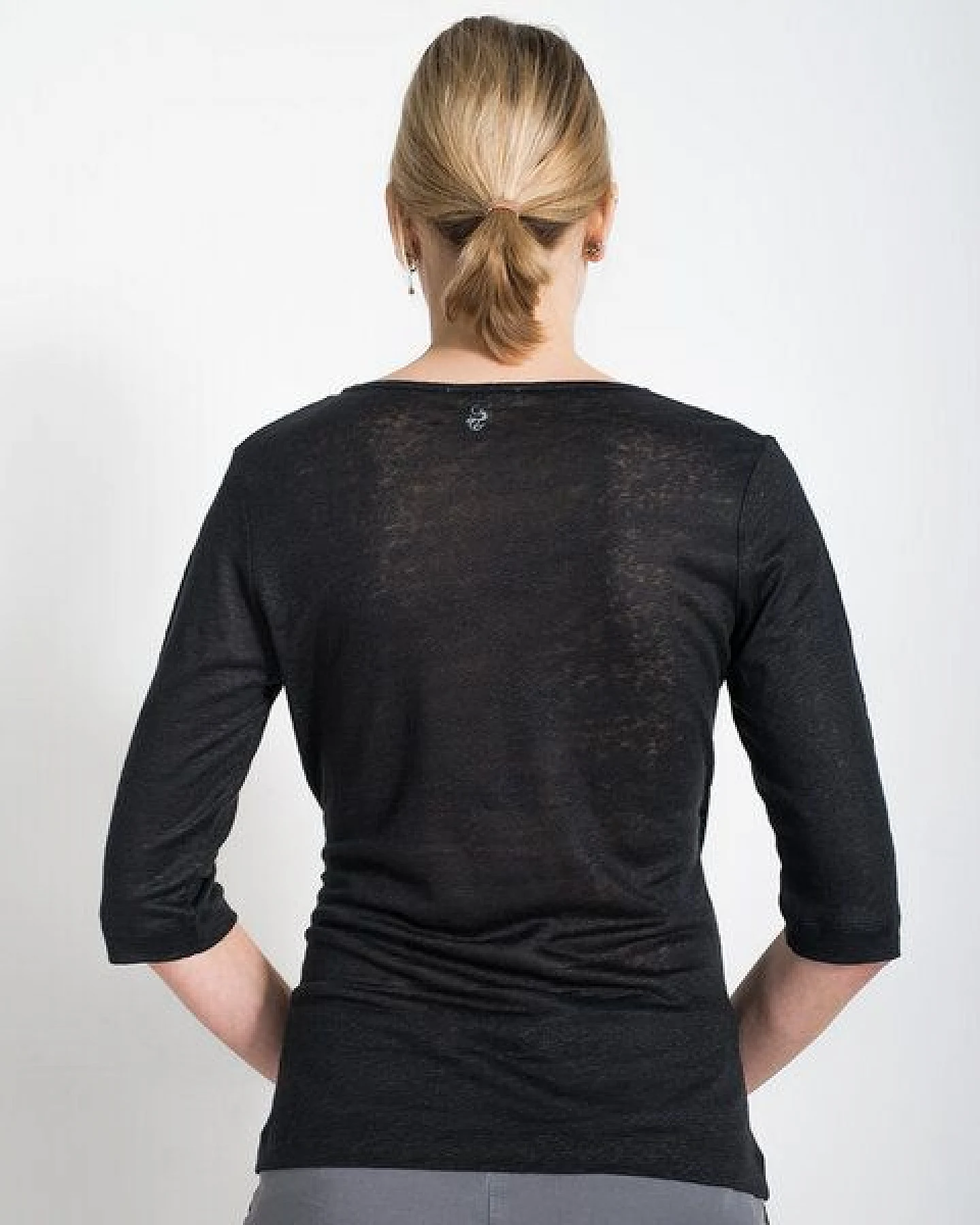 Alma & Lovis Shirt in Wickeloptik aus Leinen-Jersey – Ansicht 4