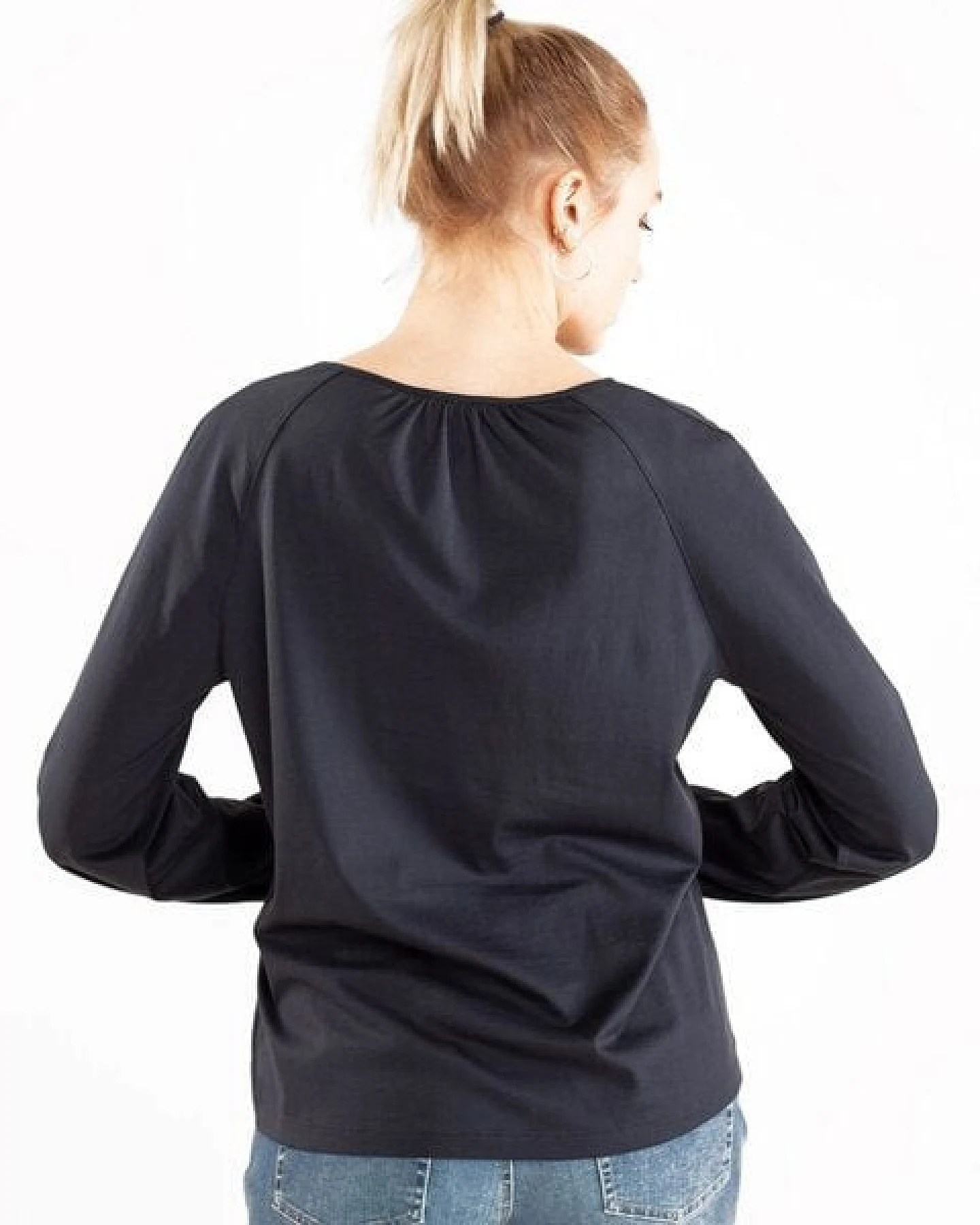 Alma & Lovis Feminines Blusenshirt aus Bio-Baumwolle – Ansicht 4