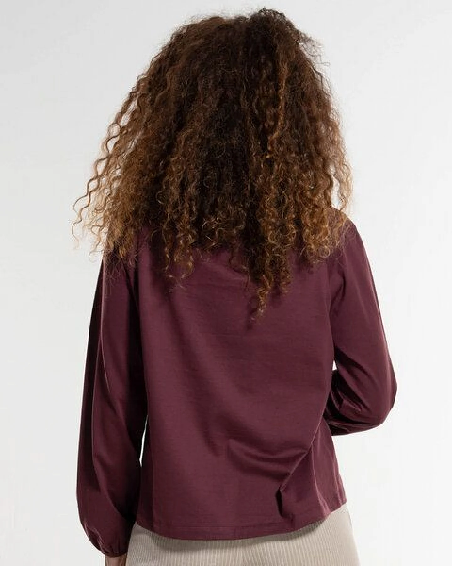 Alma & Lovis Feminines Blusenshirt aus Bio-Baumwolle – Ansicht 3