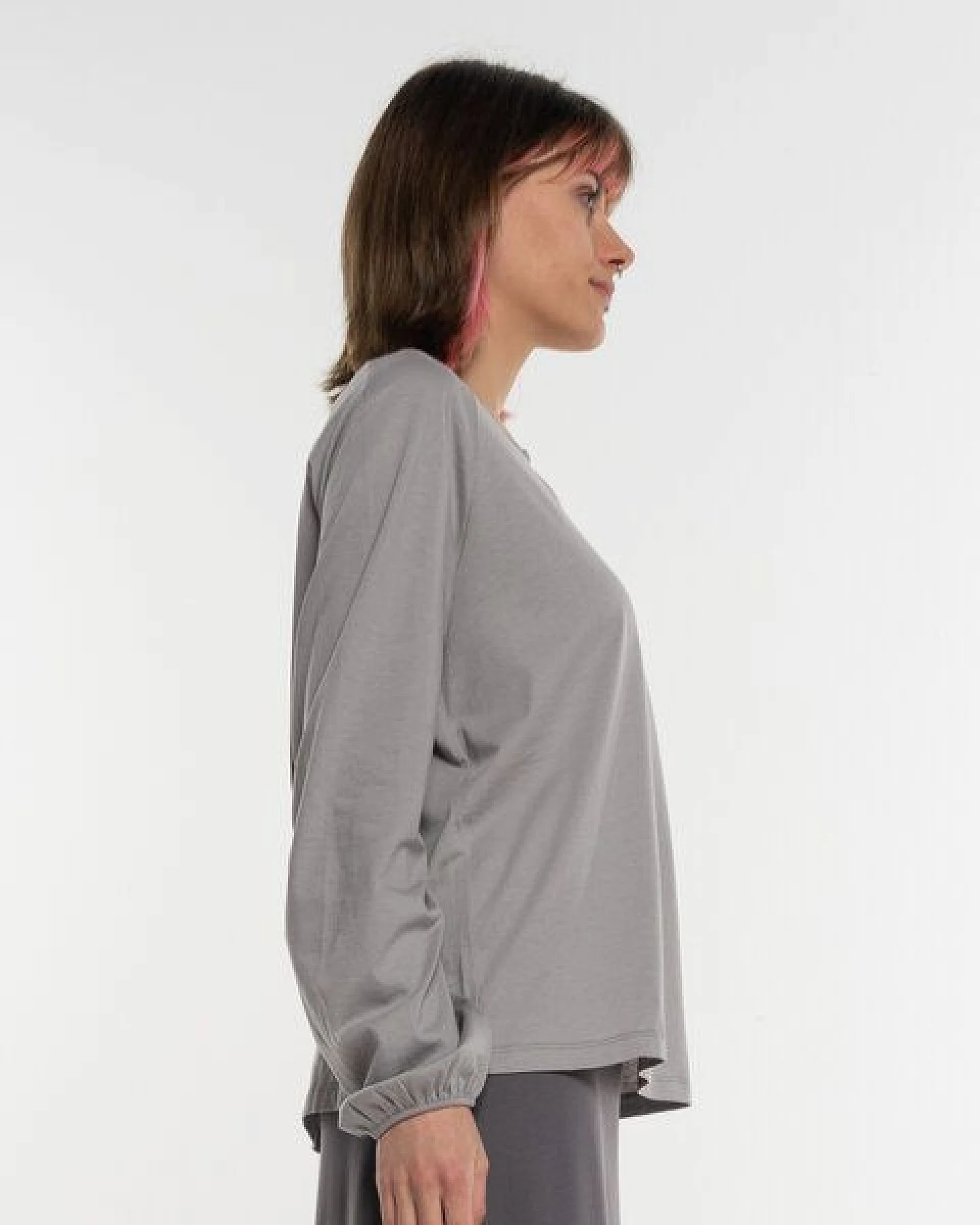 Alma & Lovis Feminines Blusenshirt aus Bio-Baumwolle – Ansicht 3